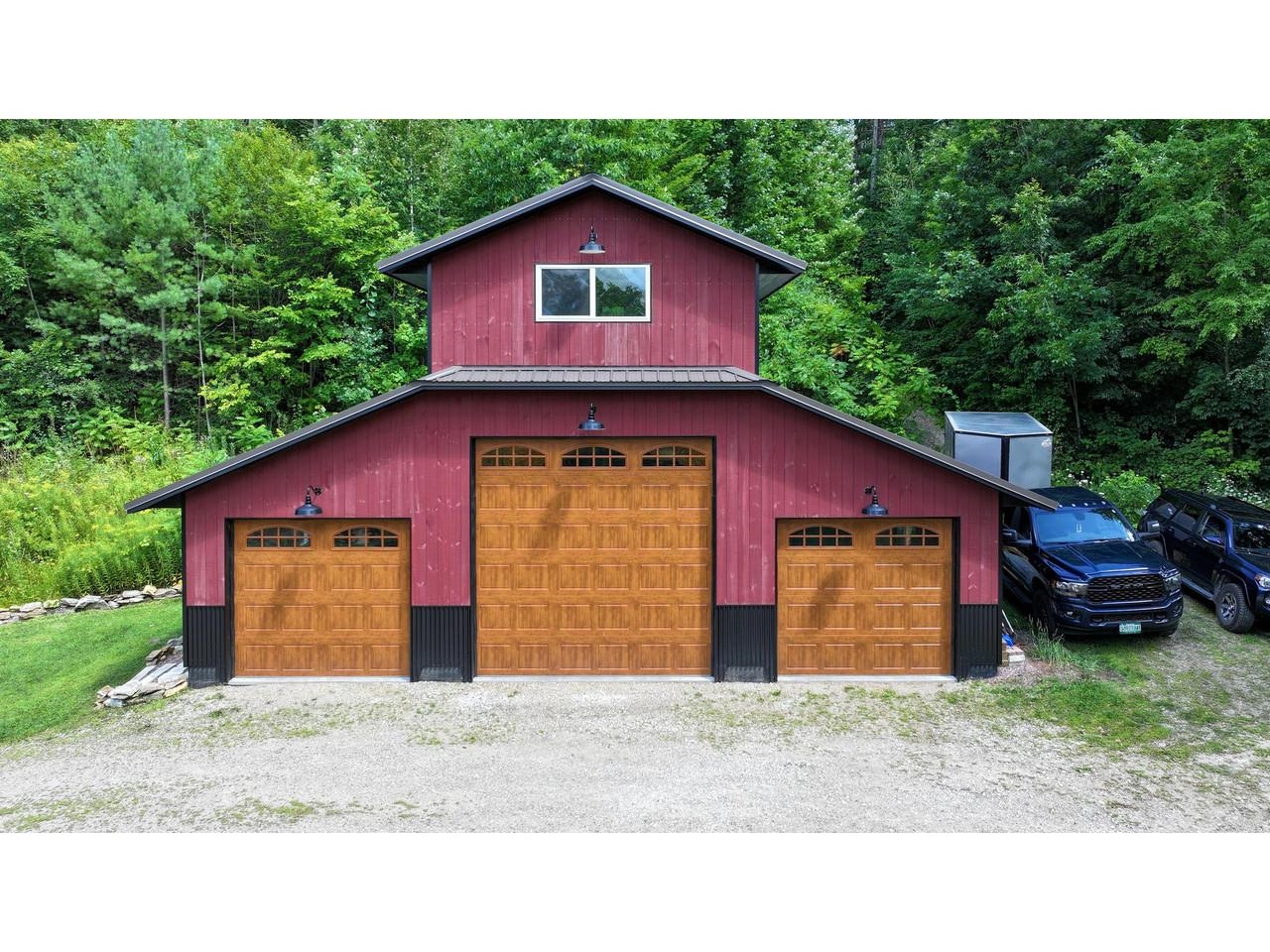 Classic monitor barn