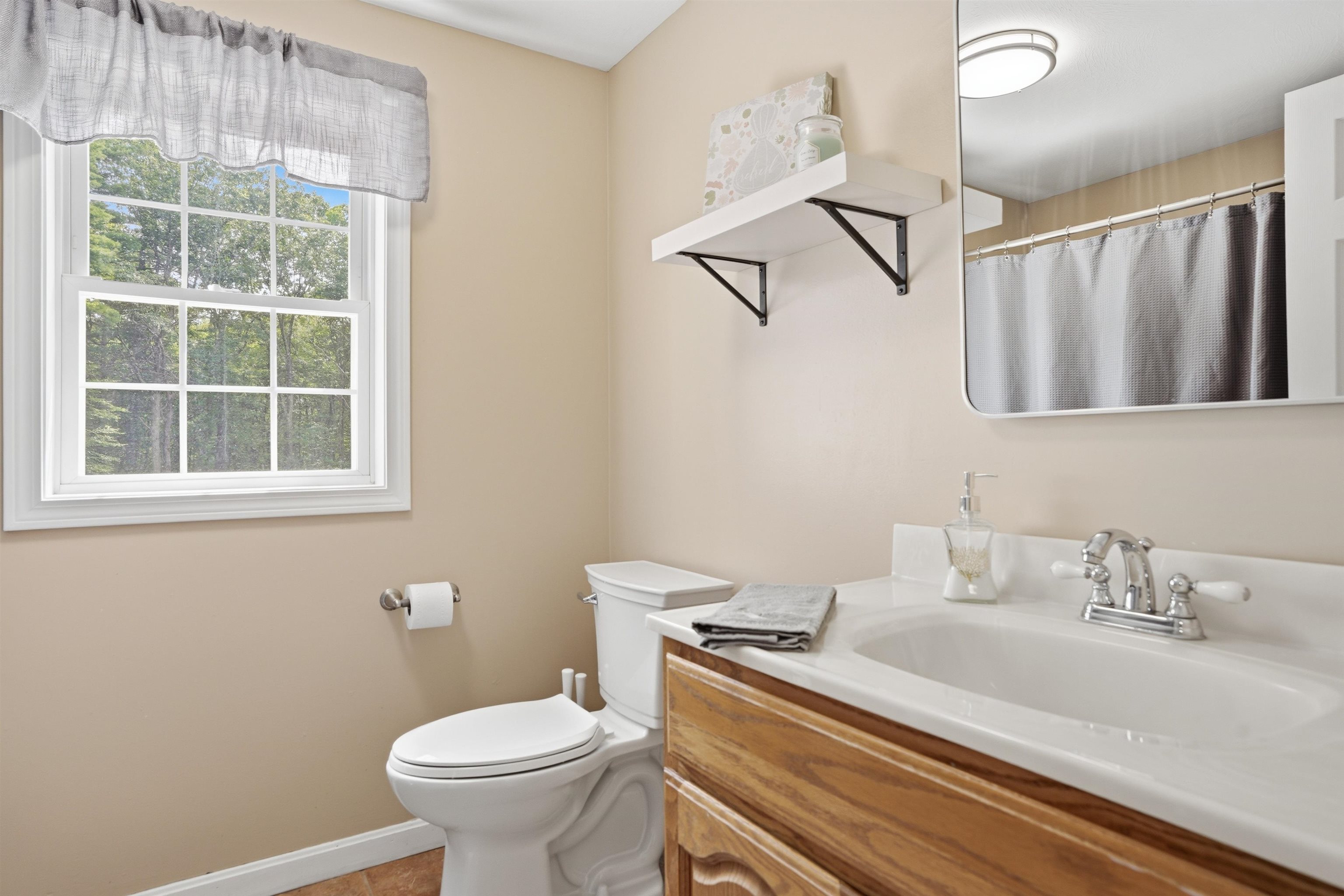 Full Guest Bathroom