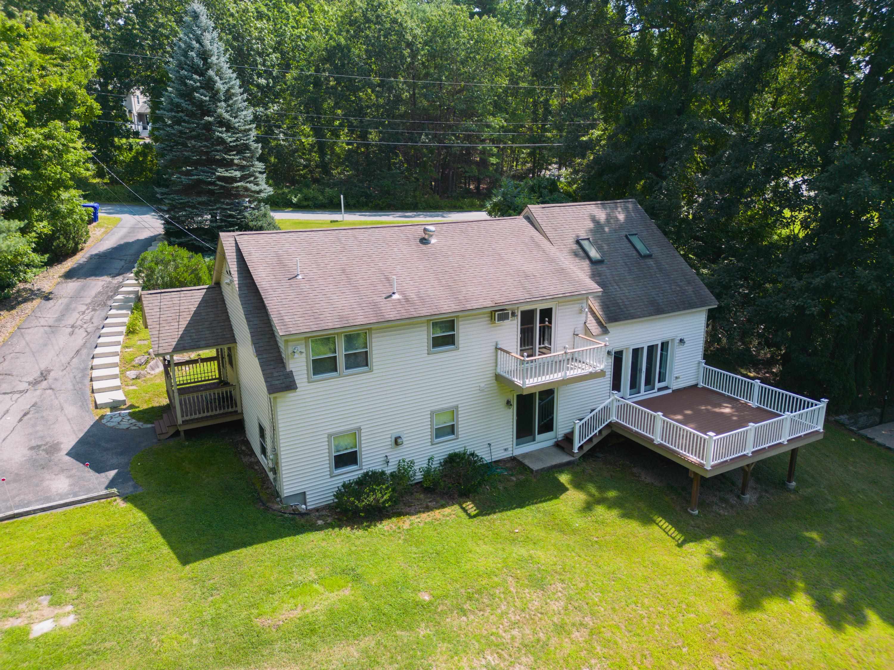 9 Mountain View Dr, Hudson, NH 03051