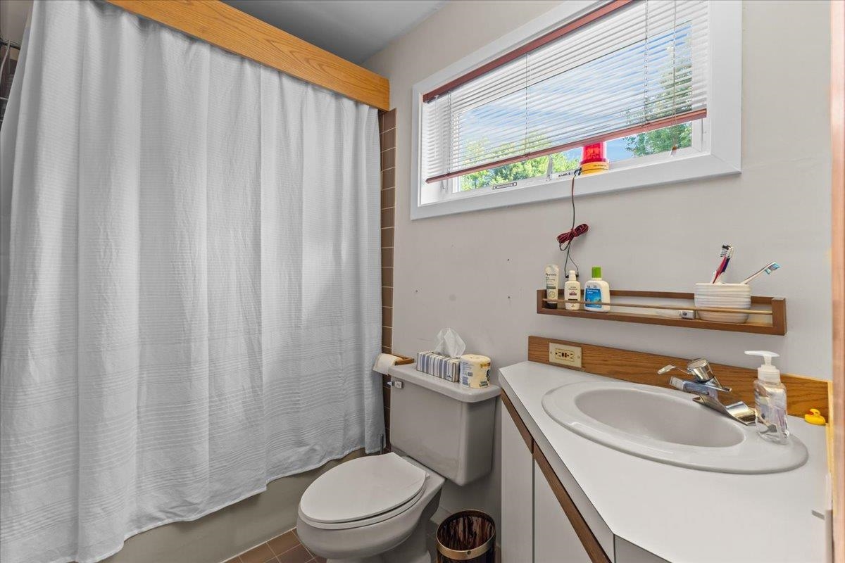 2nd floor Full Bath