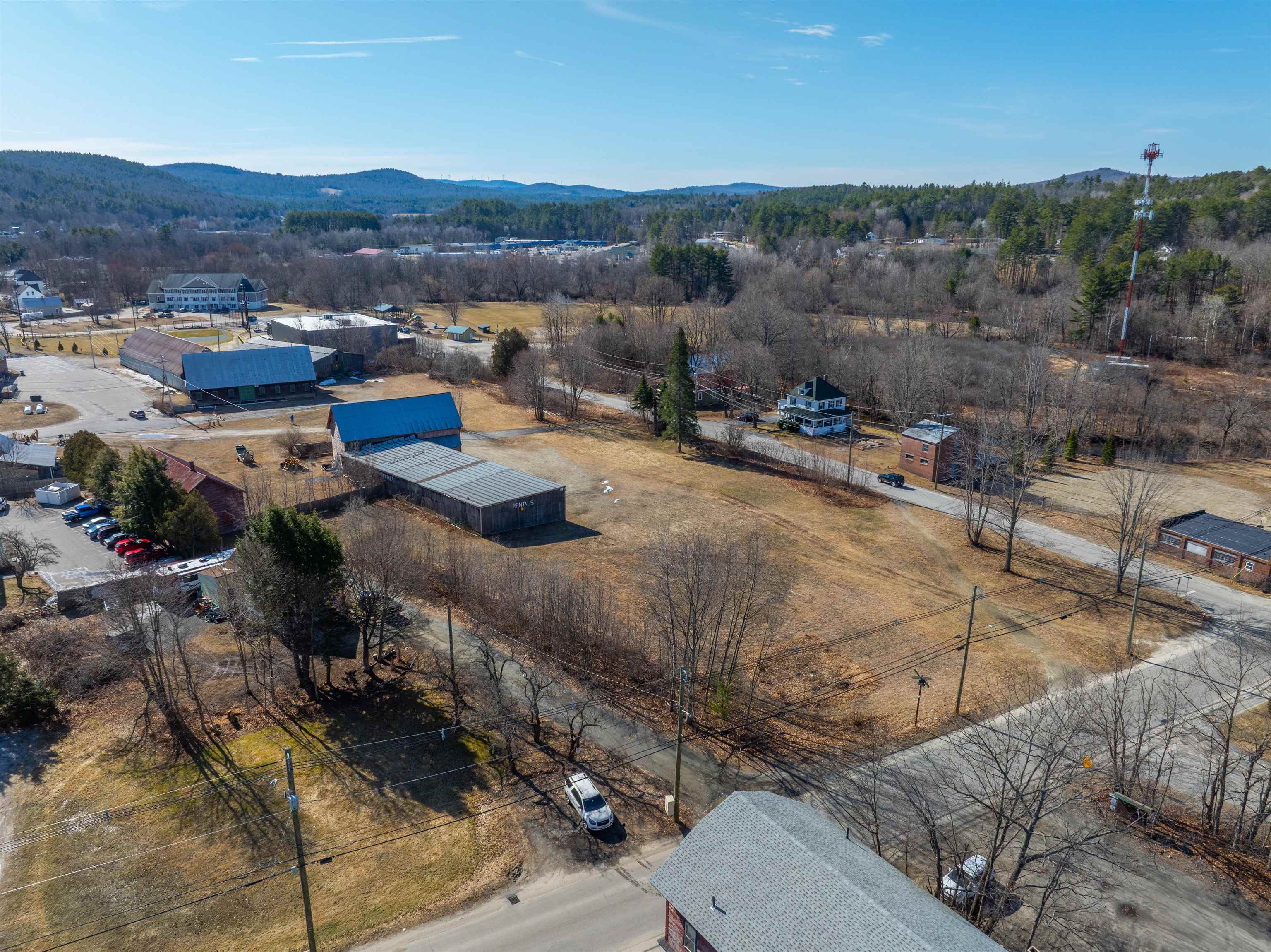 81 Pearl St, Newport, NH 03773