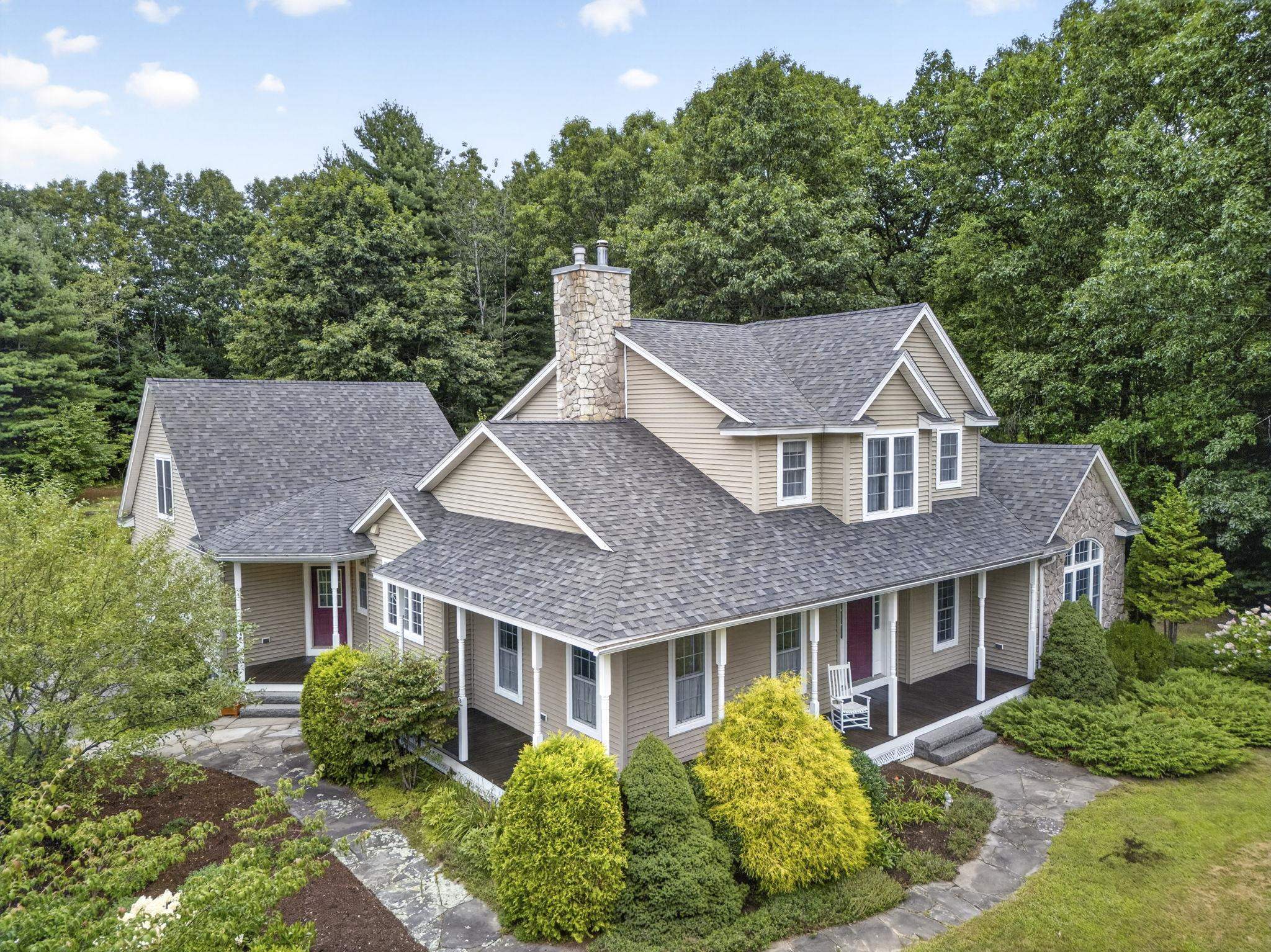2nd image of 122 Island Pond Rd, Derry, NH 03038 | MLS# 5105758