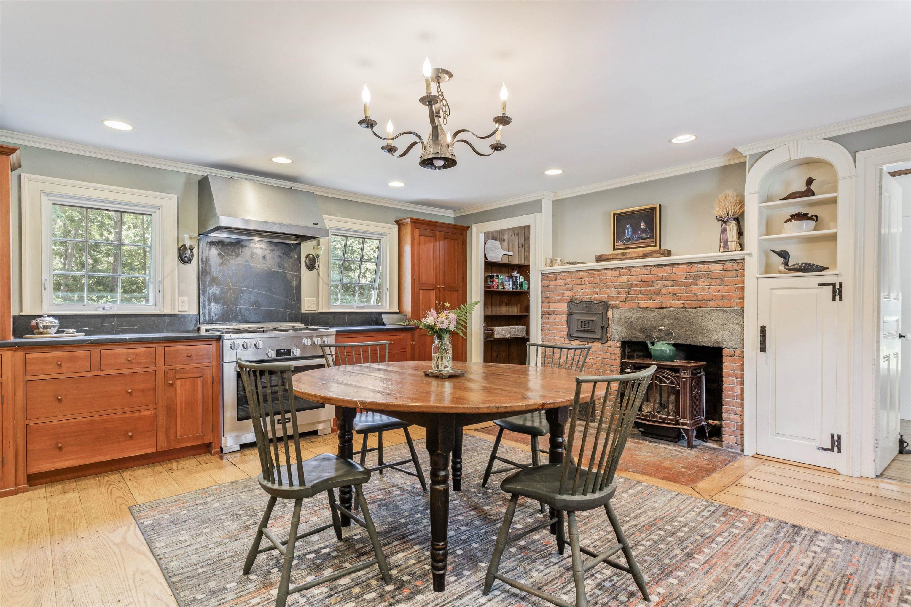 83 Walnut Ave, North Hampton, NH 03862