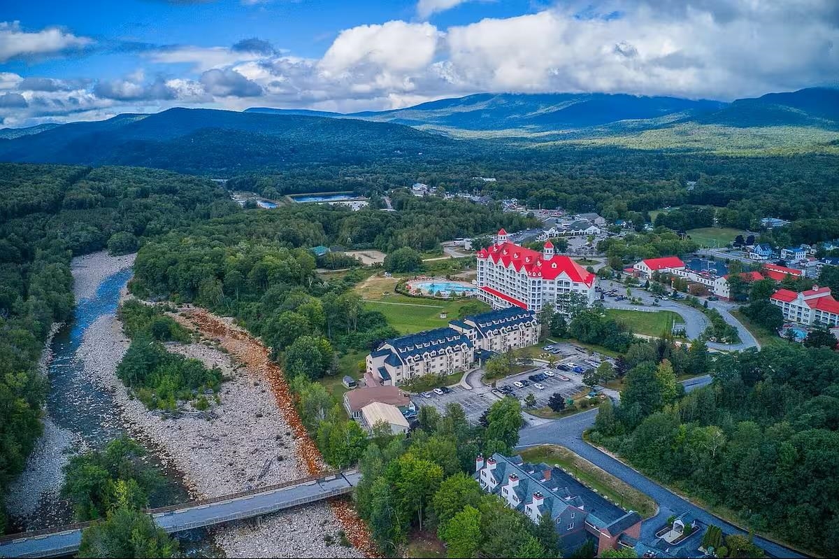 48 Cooper Memorial Dr #207, Lincoln, NH 03251