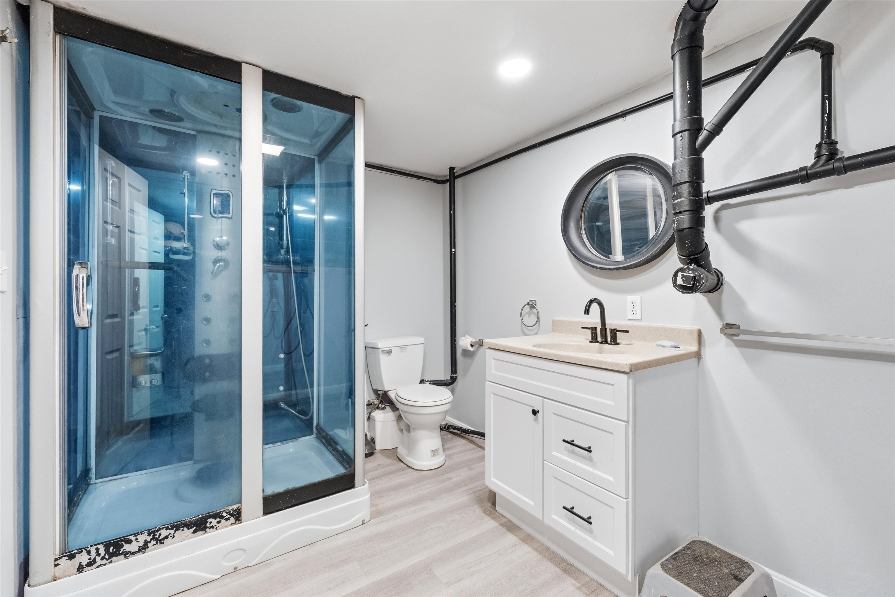3 Rustic Ln, East Kingston, NH 03827