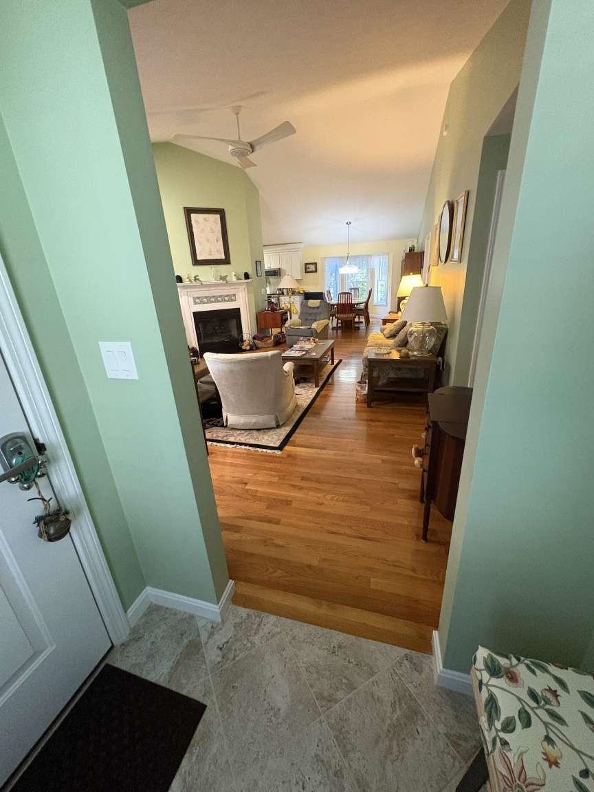 4 Ivy Ln, Nashua, NH 03063