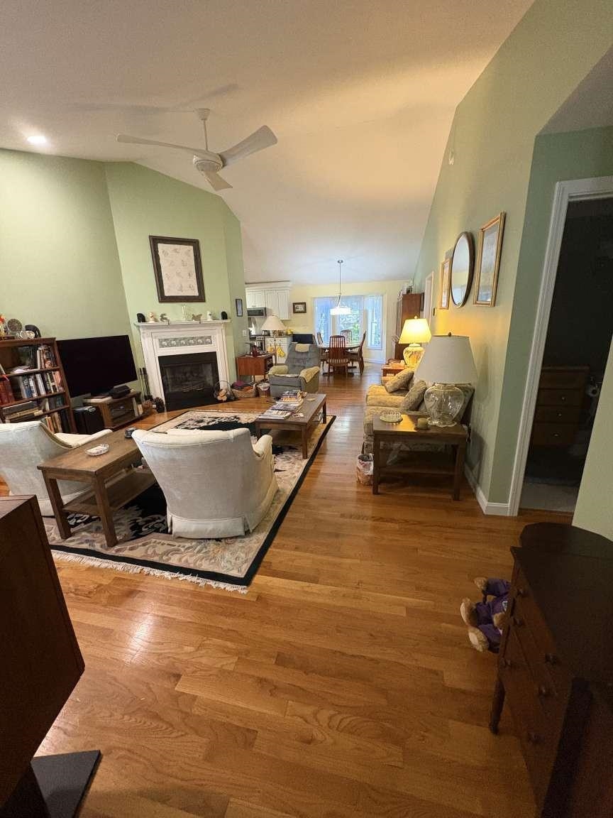 4 Ivy Ln, Nashua, NH 03063