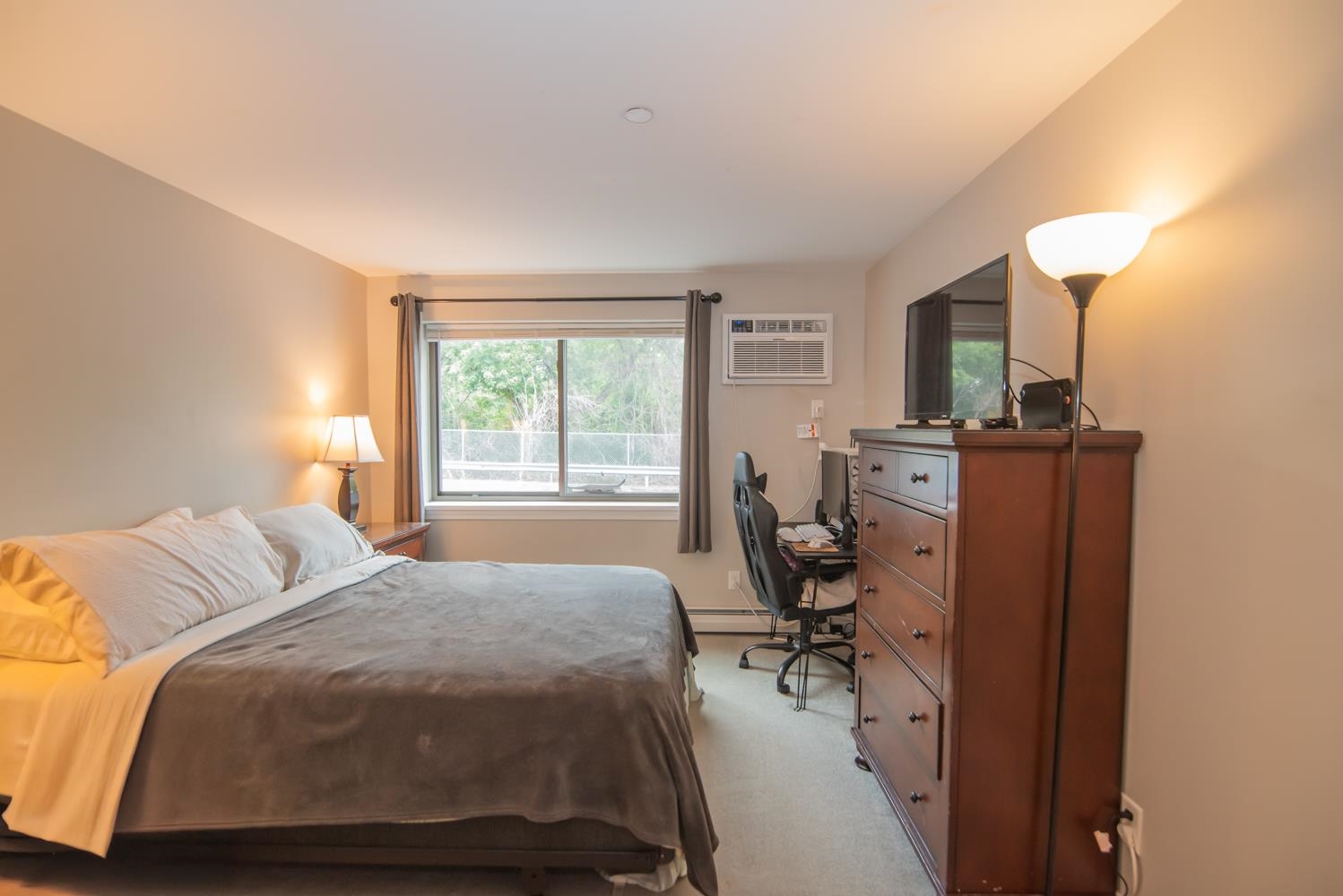 65 Log St #1K, Manchester, NH 03102