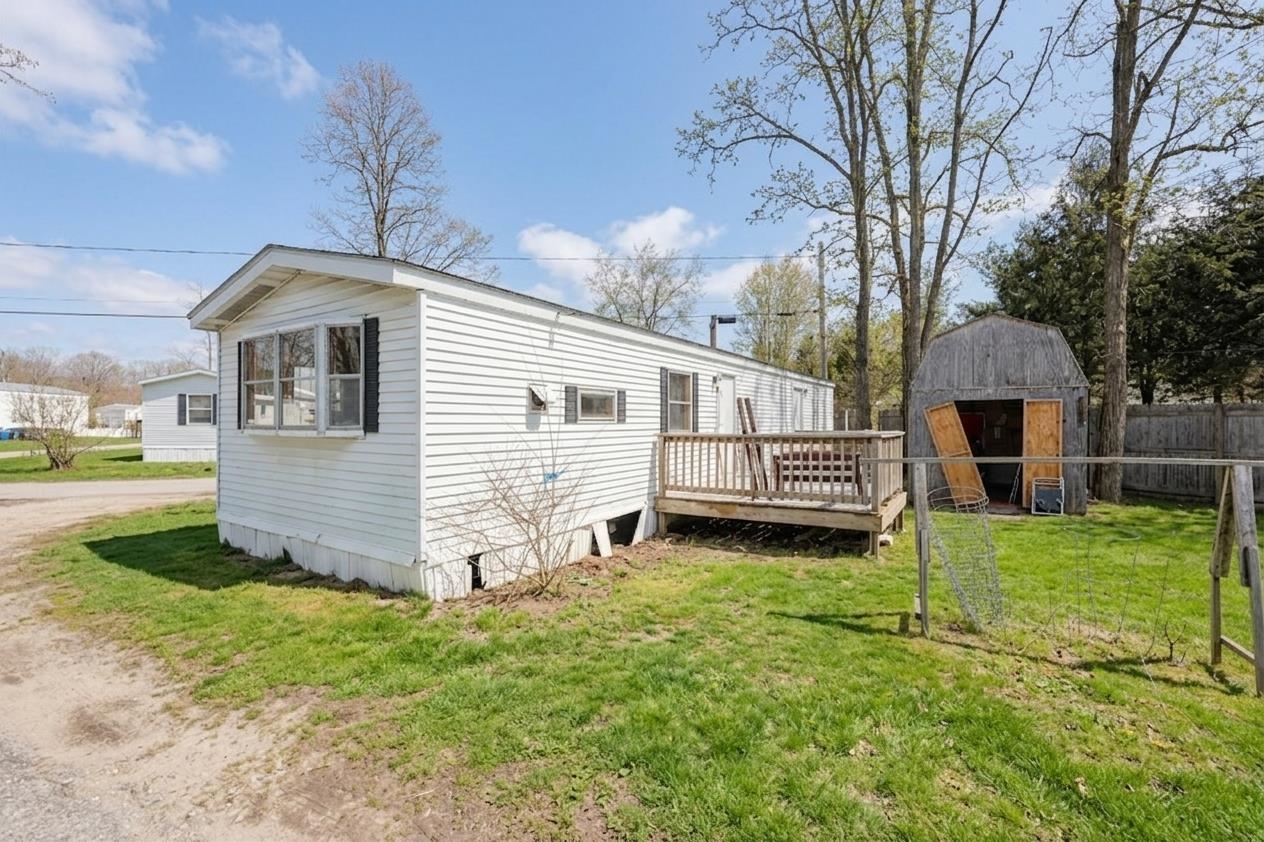 9 Starting Gate Ln, Hinsdale, NH 03451