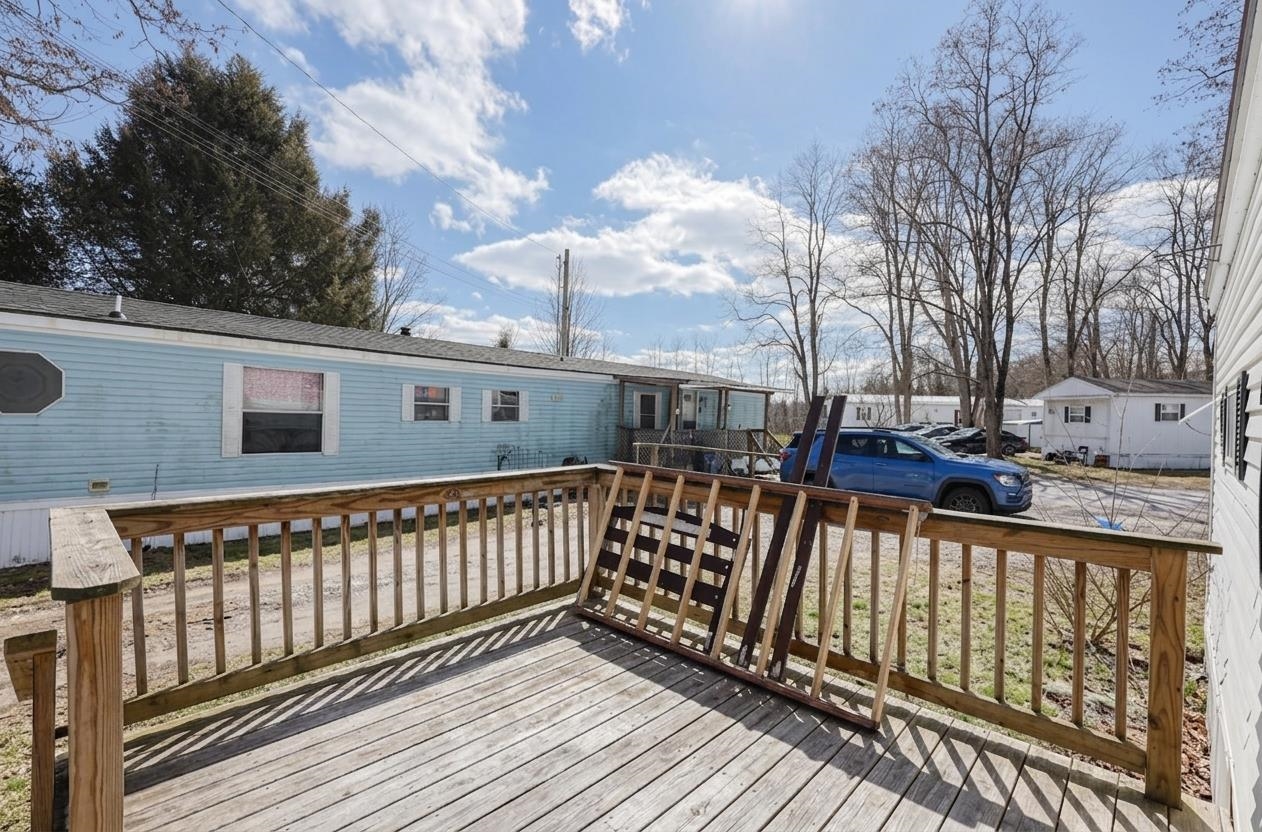 9 Starting Gate Ln, Hinsdale, NH 03451
