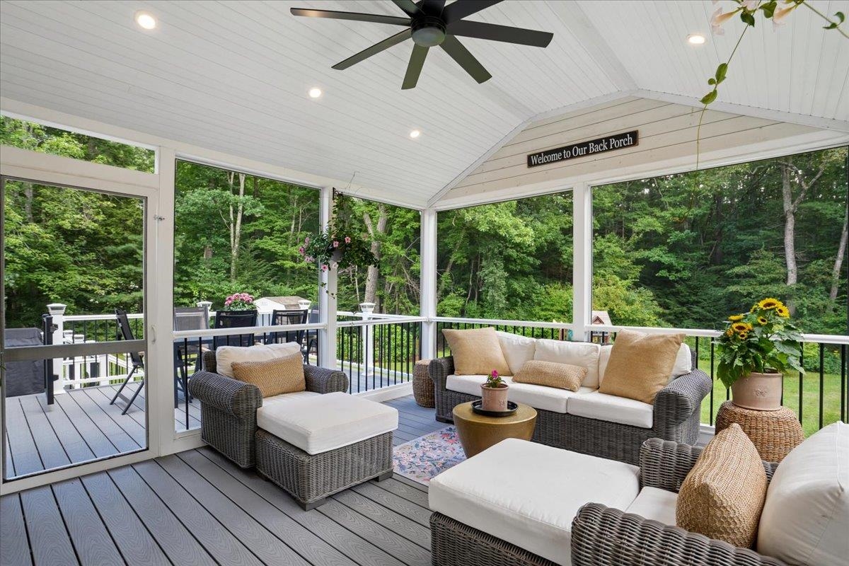 20 Mulberry Ln, Bedford, NH 03110