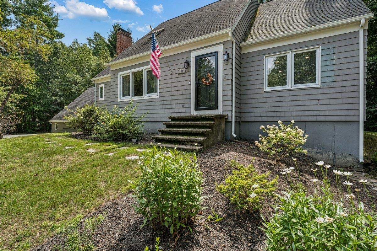 93 Old Nashua Rd, Londonderry, NH 03053