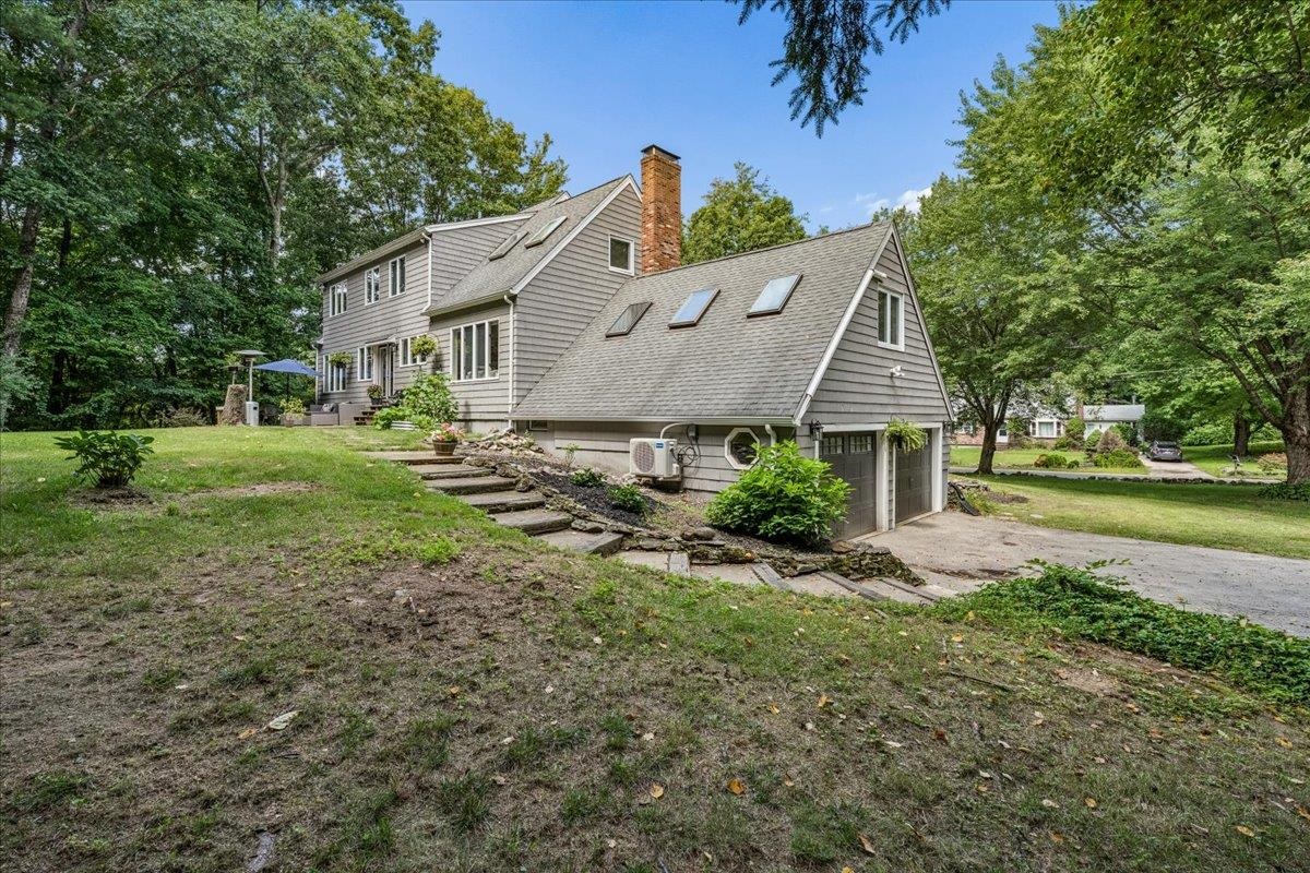 93 Old Nashua Rd, Londonderry, NH 03053