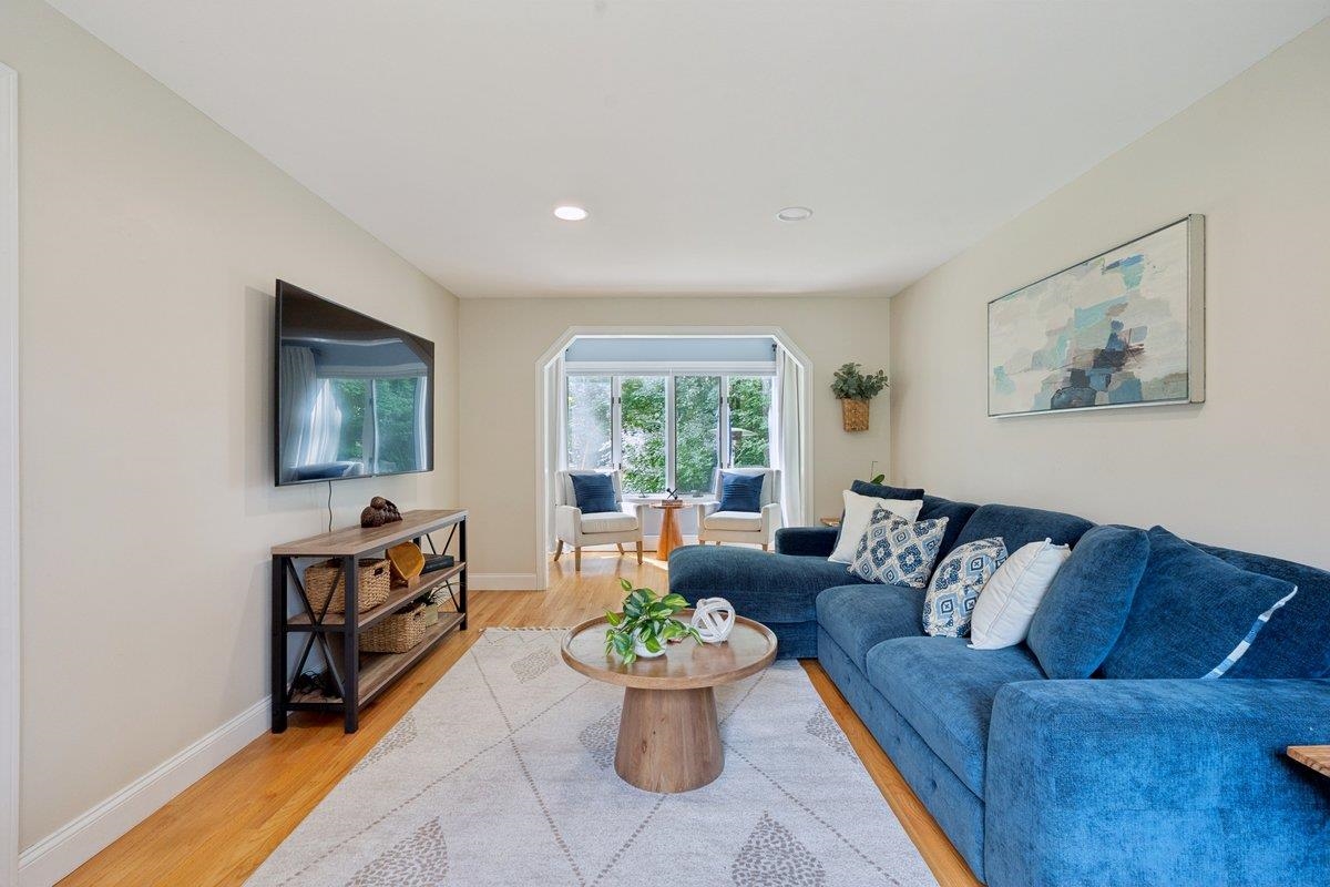 93 Old Nashua Rd, Londonderry, NH 03053