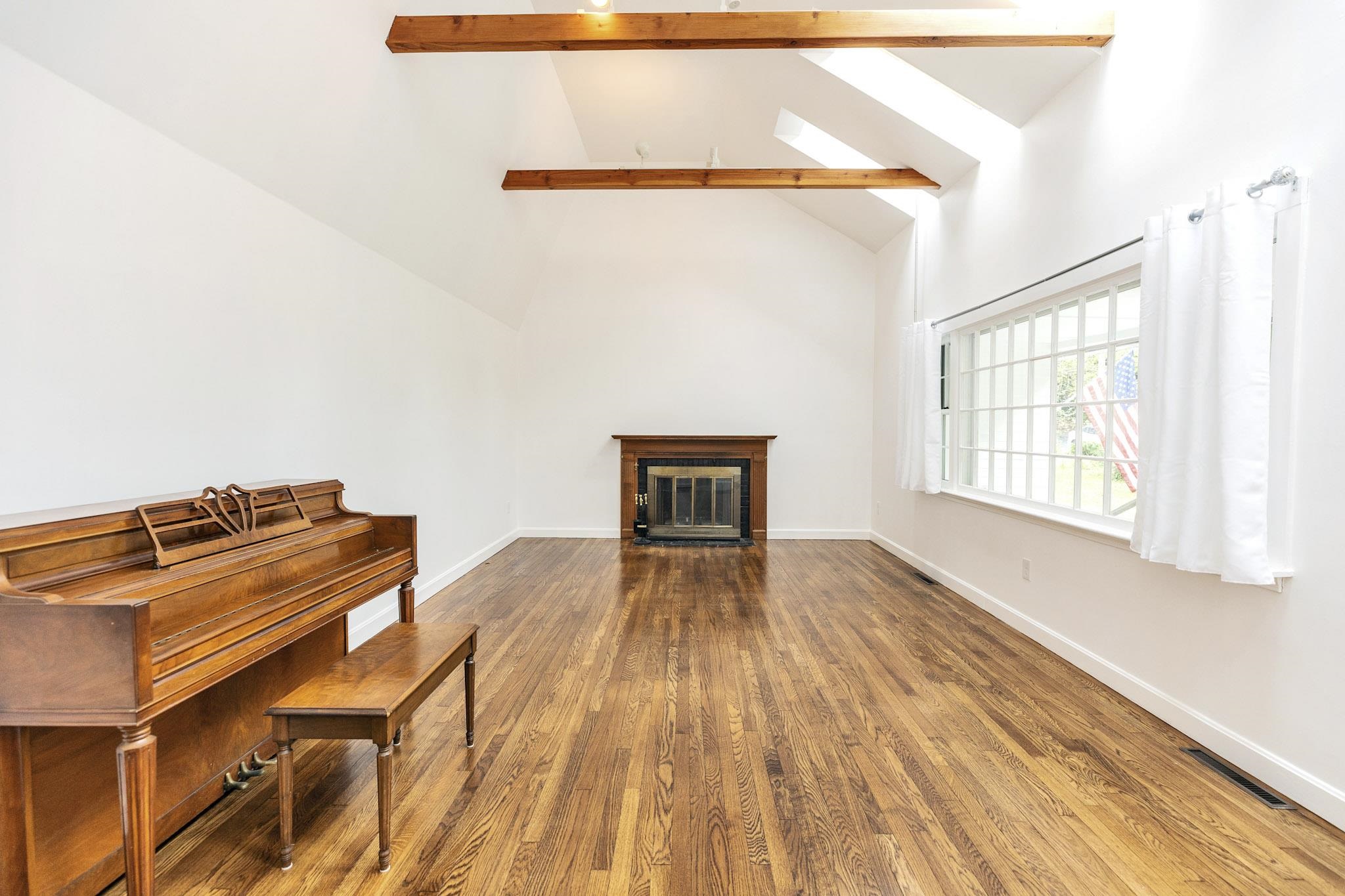 311 Old Street Rd, Peterborough, NH 03458