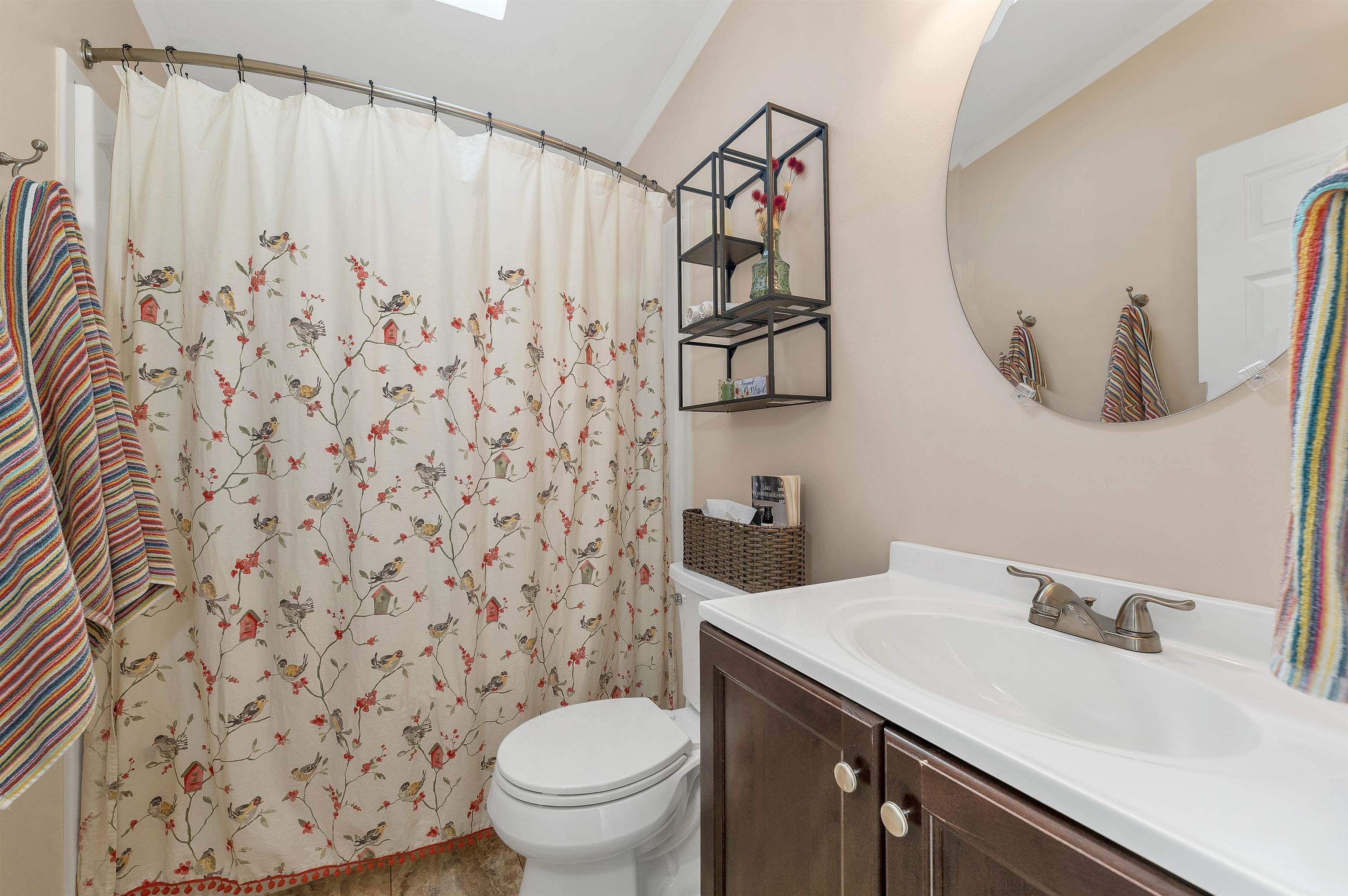 Guest full bath.