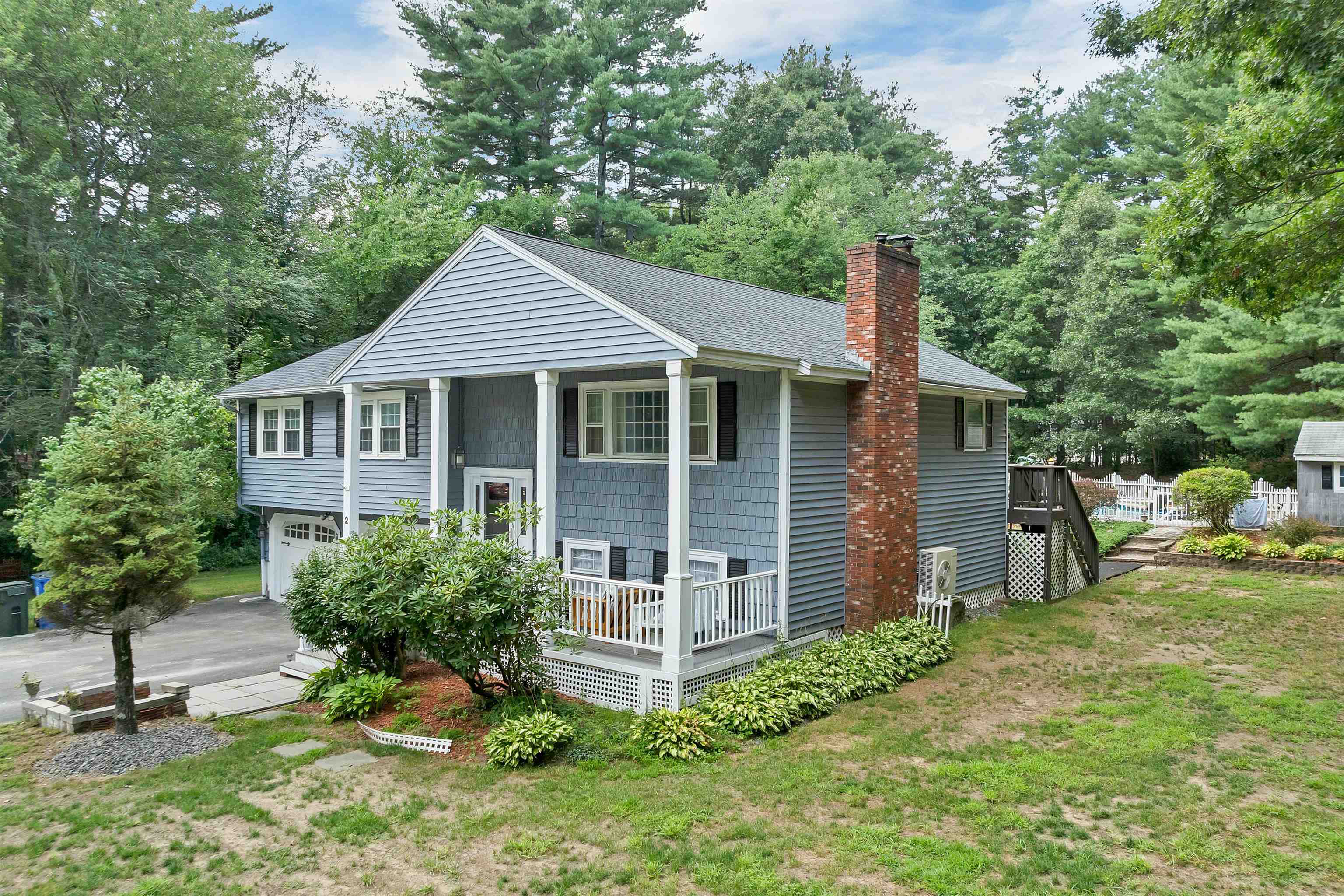 2 Forest St, Londonderry, NH 03053