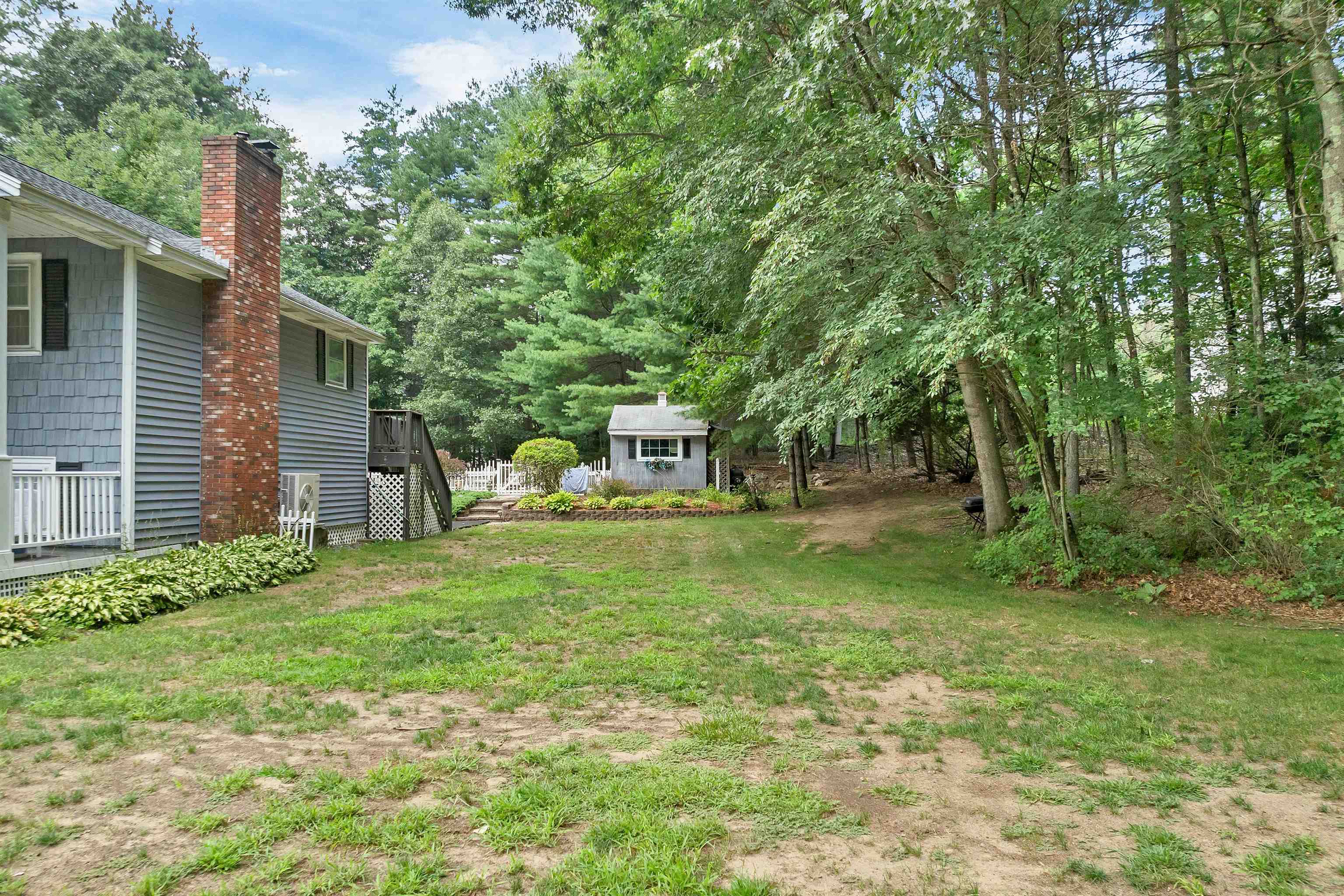 2 Forest St, Londonderry, NH 03053