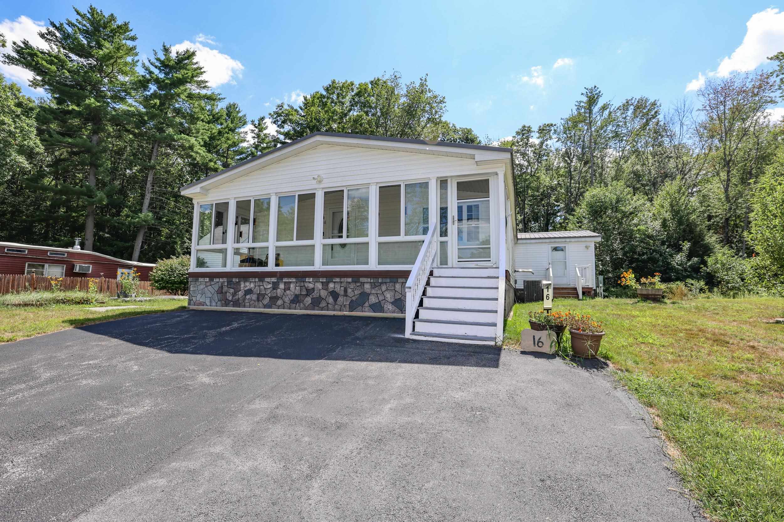 16 Roland Dr, Allenstown, NH 03275