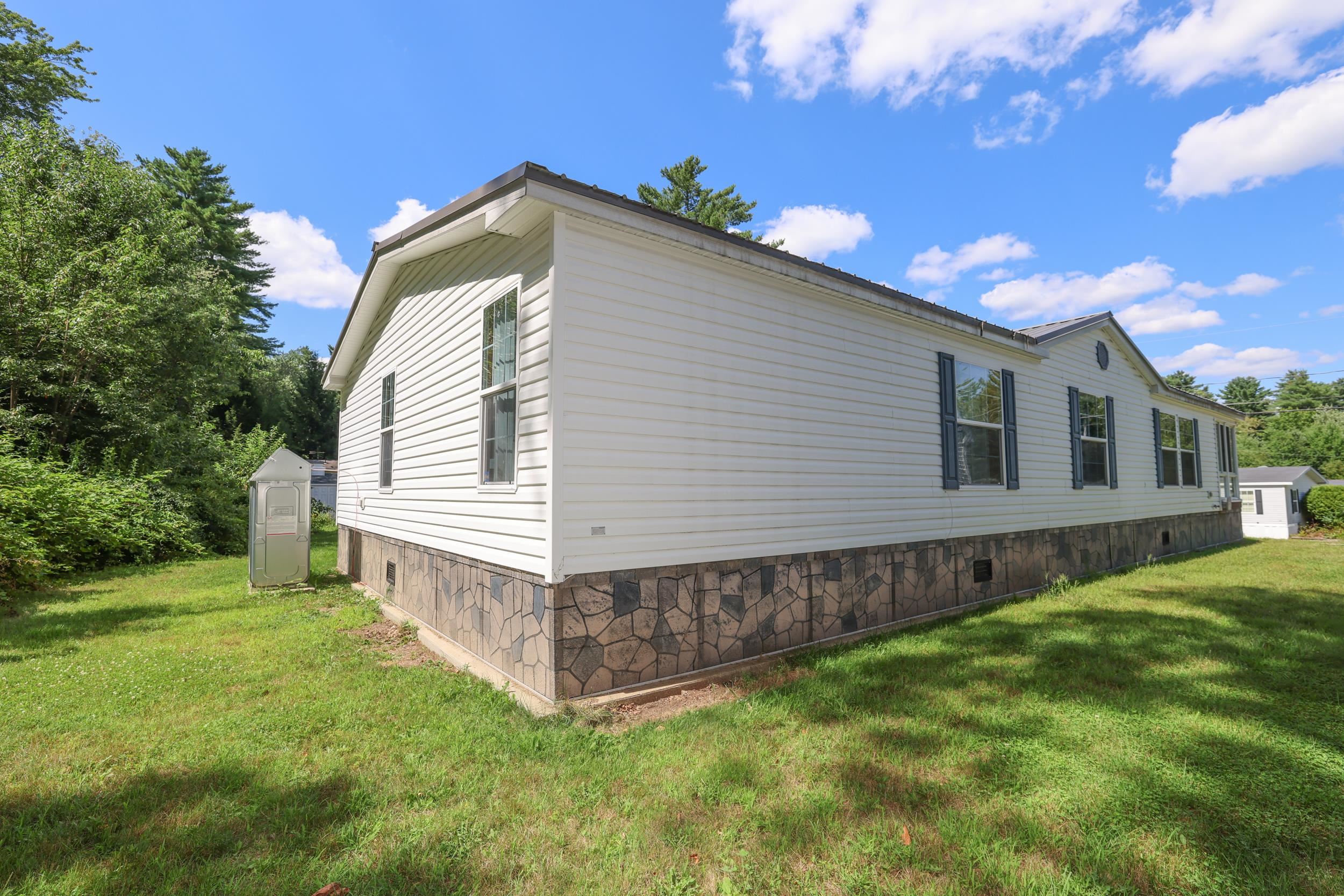 16 Roland Dr, Allenstown, NH 03275