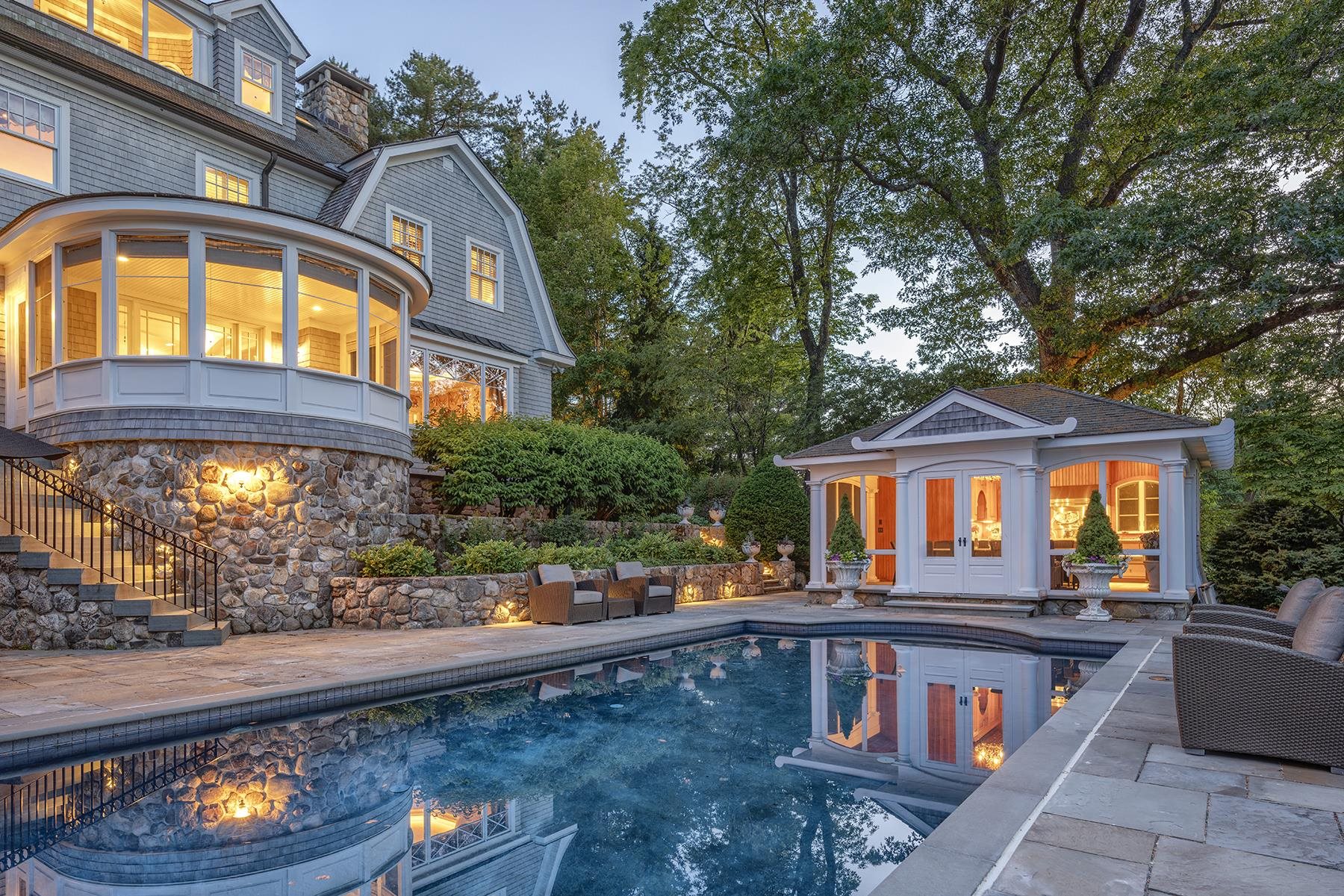 15 Runnymede Dr, North Hampton, NH 03862