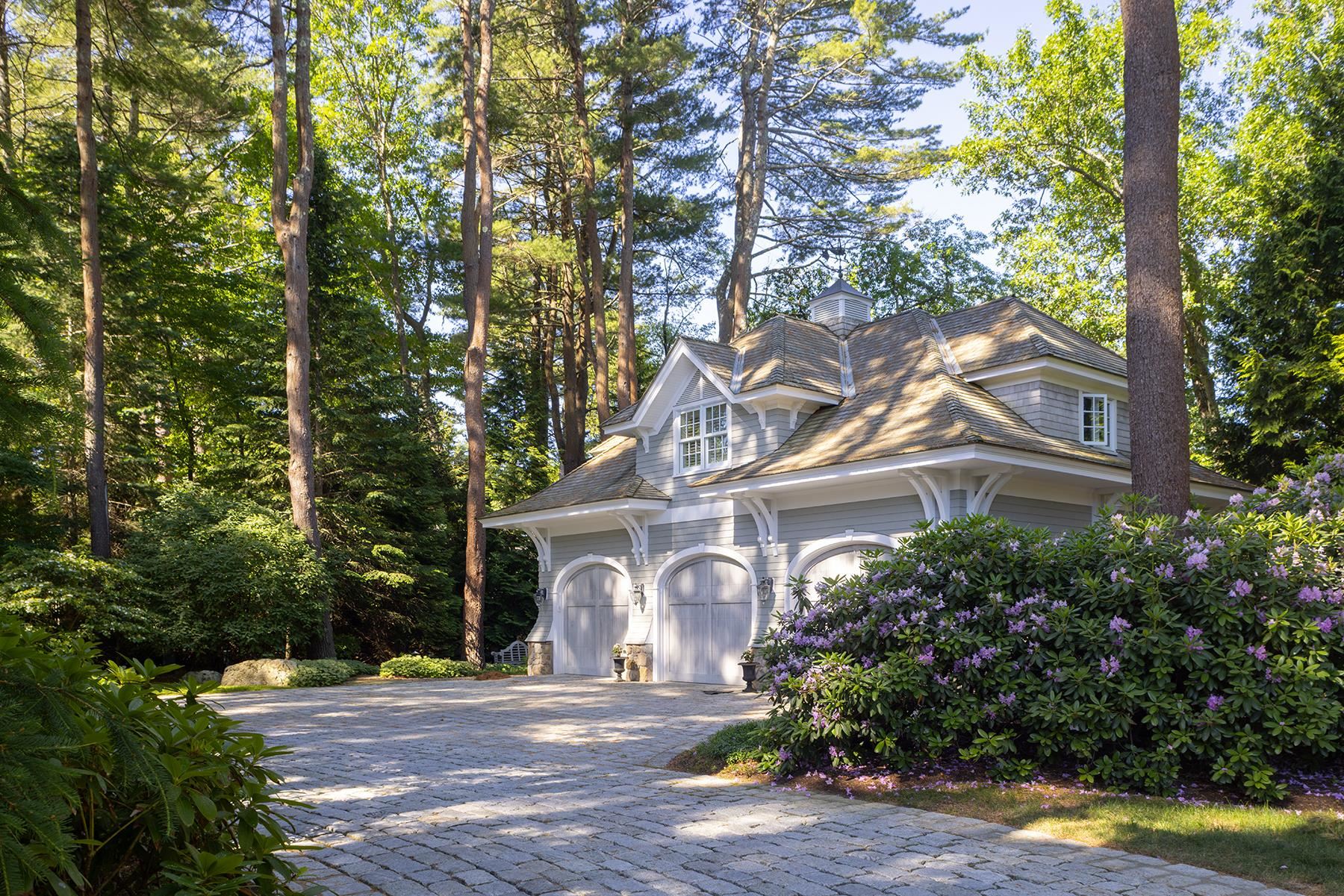 15 Runnymede Dr, North Hampton, NH 03862