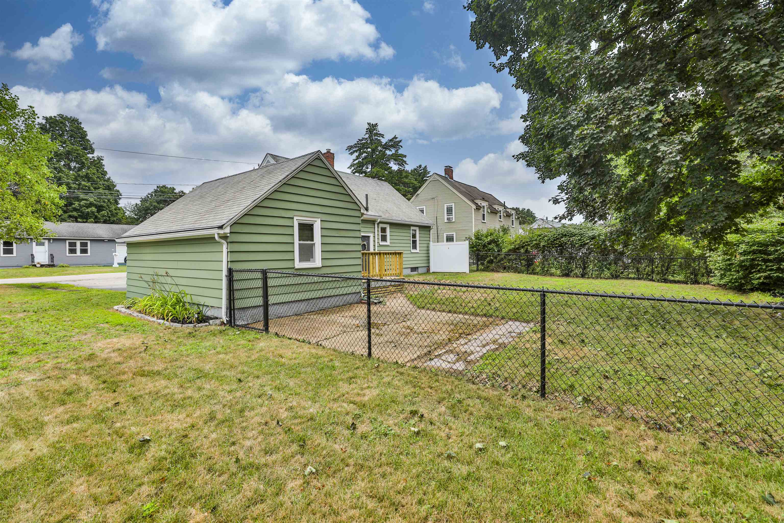 20 Willey St, Rochester, NH 03867