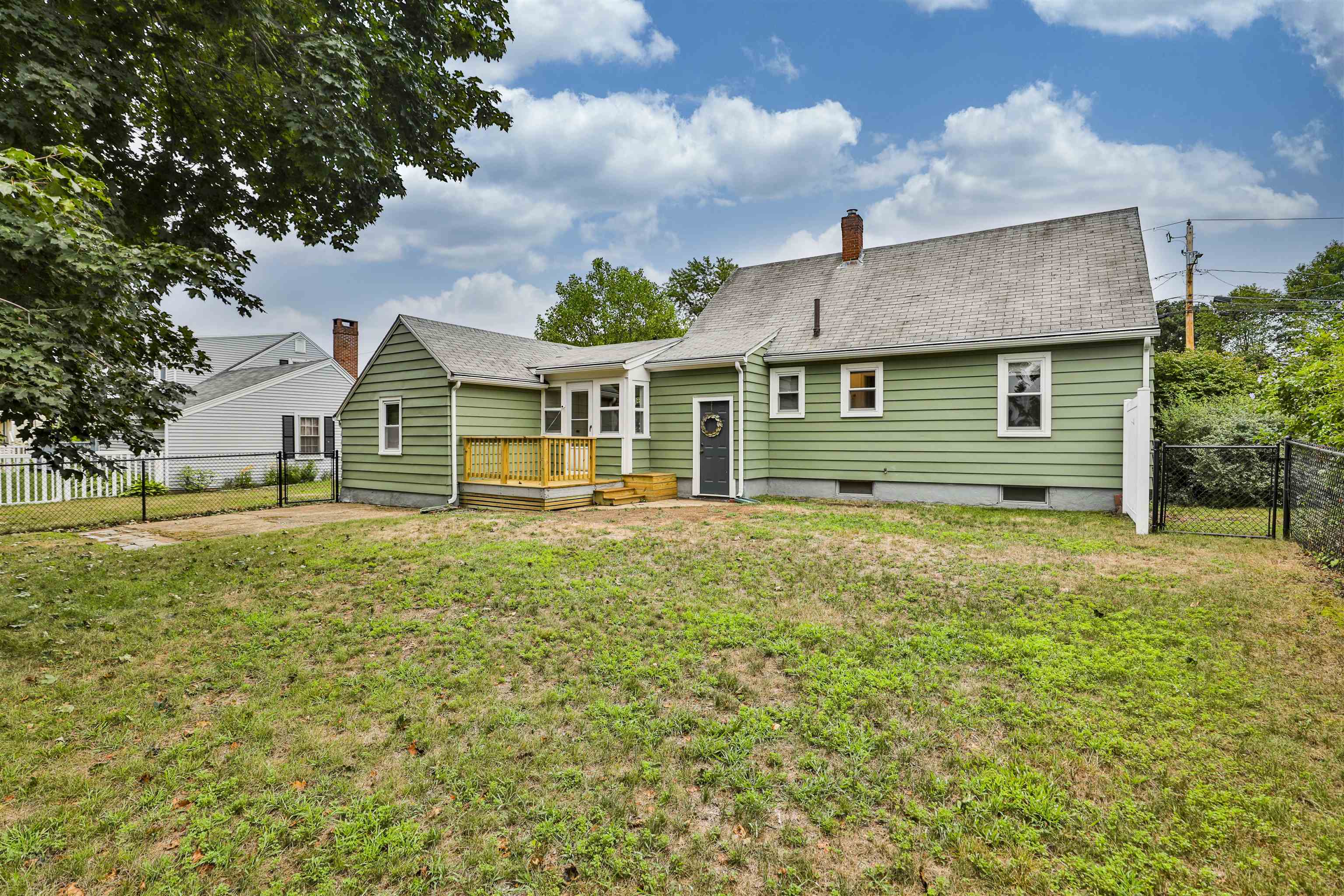 20 Willey St, Rochester, NH 03867