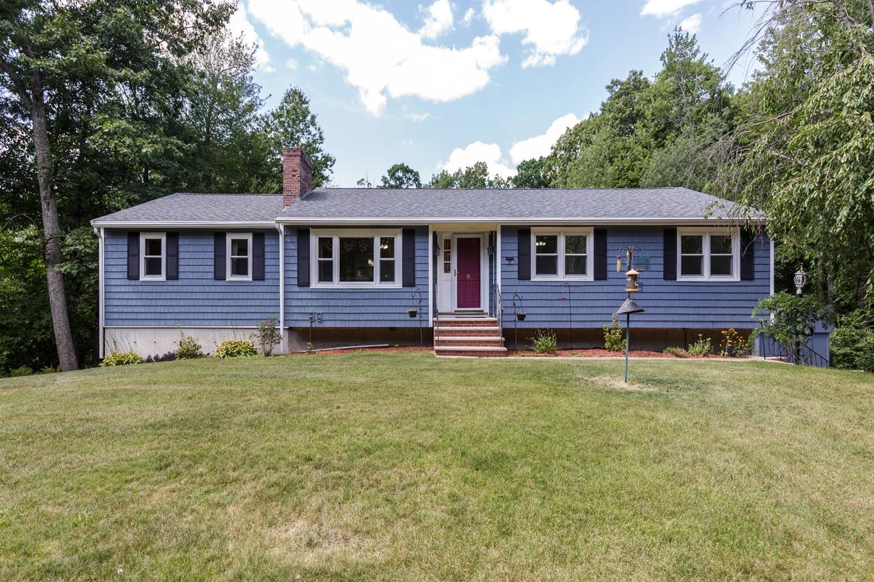10 Mayflower Dr, Londonderry, NH 03053