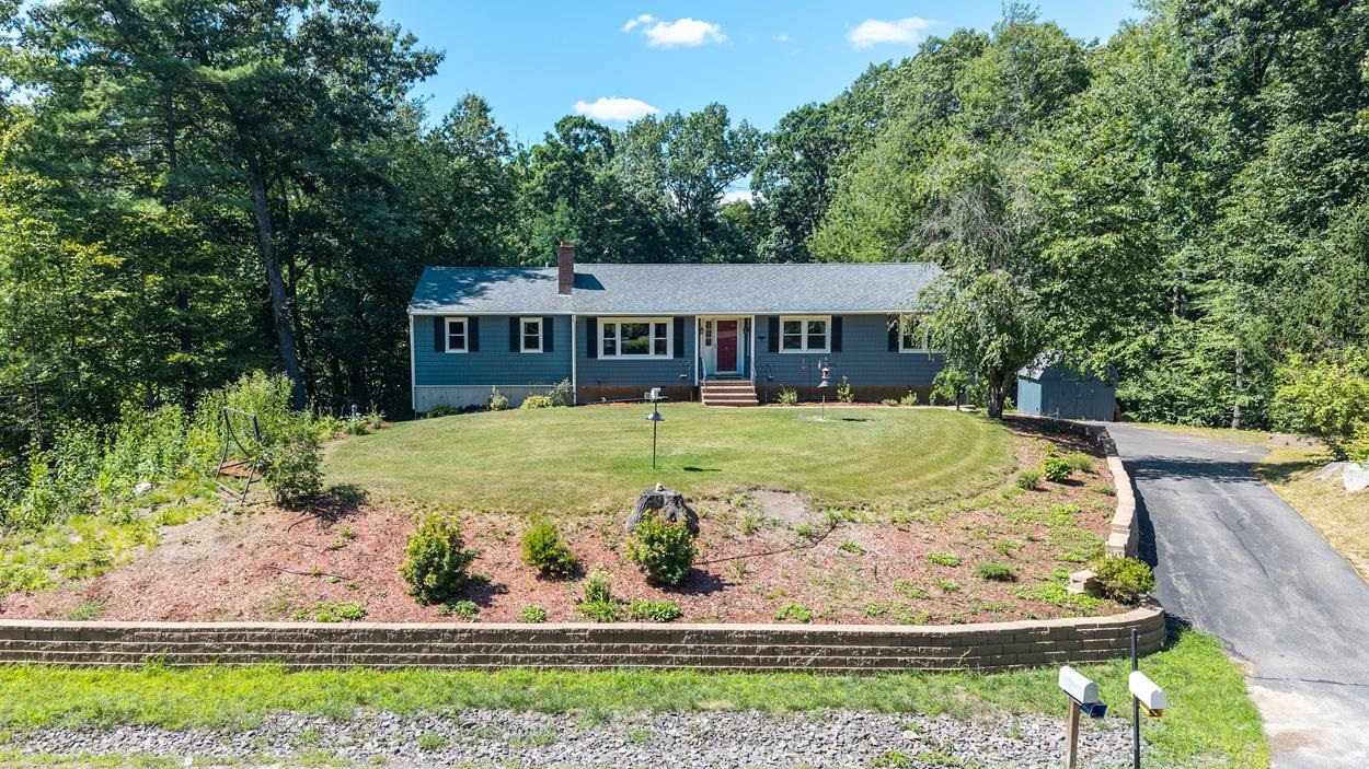 10 Mayflower Dr, Londonderry, NH 03053