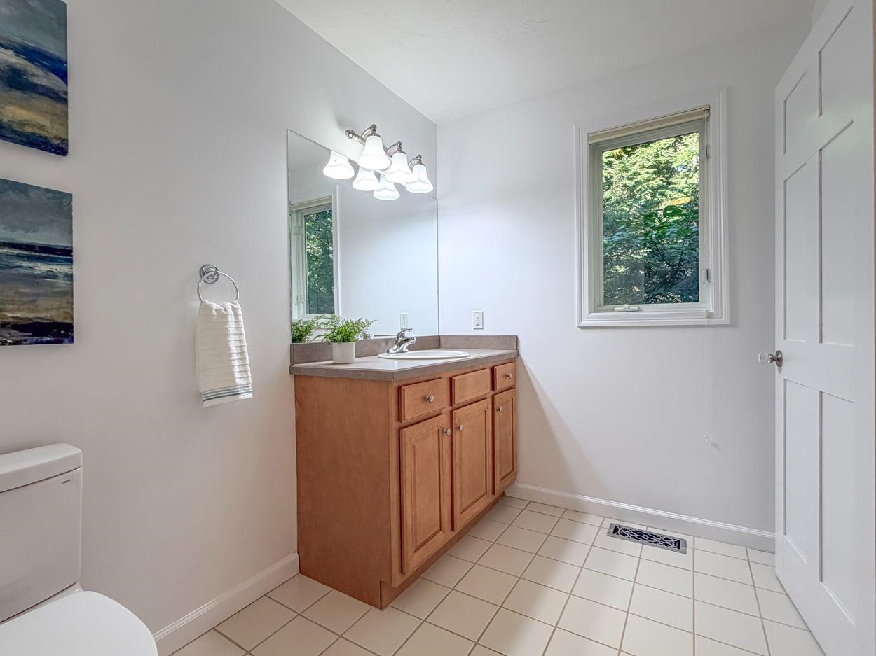 1st Floor en-suite bathroom