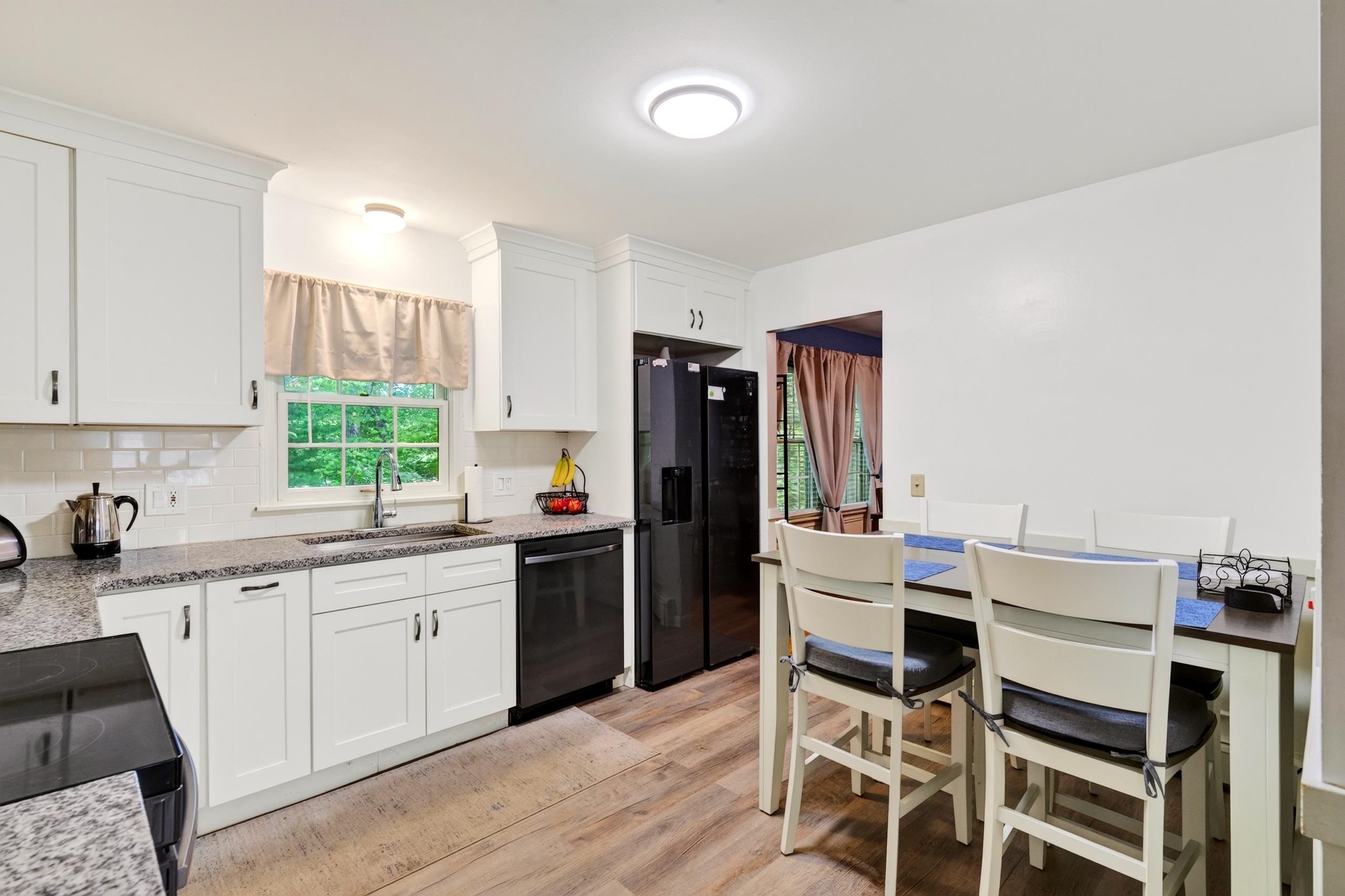 532 Oak St, Manchester, NH 03104