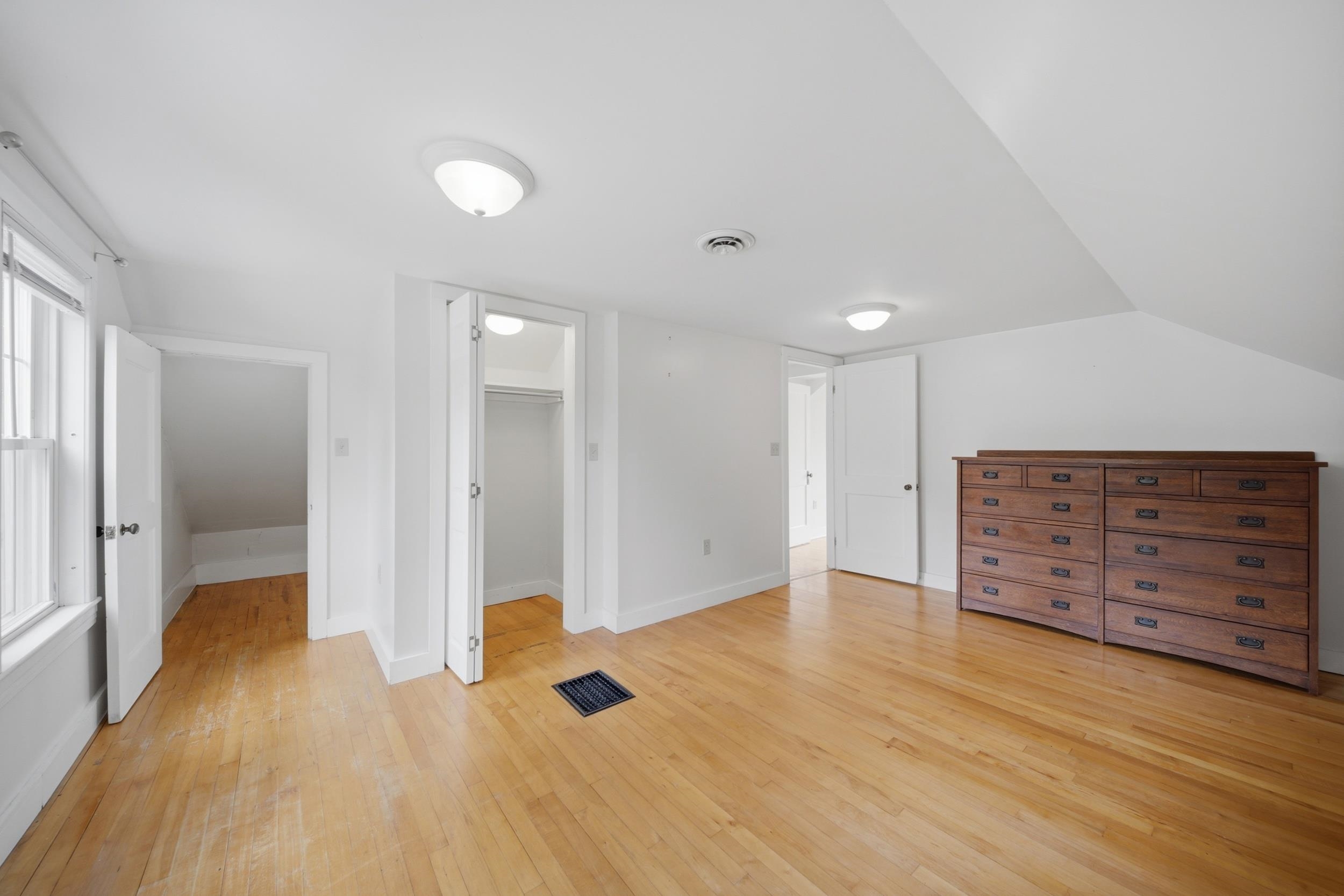 3 Buswell St, Hudson, NH 03051