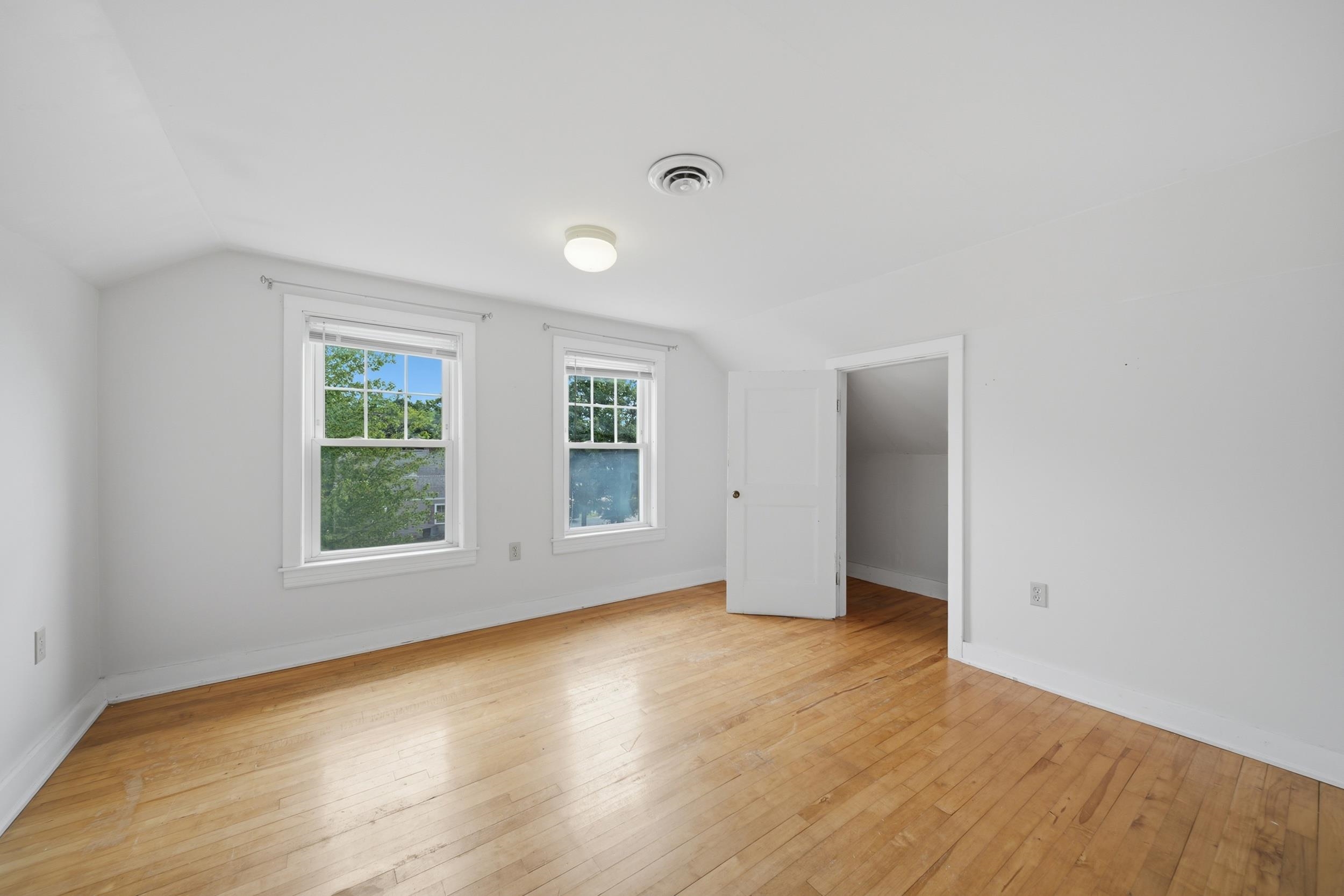 3 Buswell St, Hudson, NH 03051