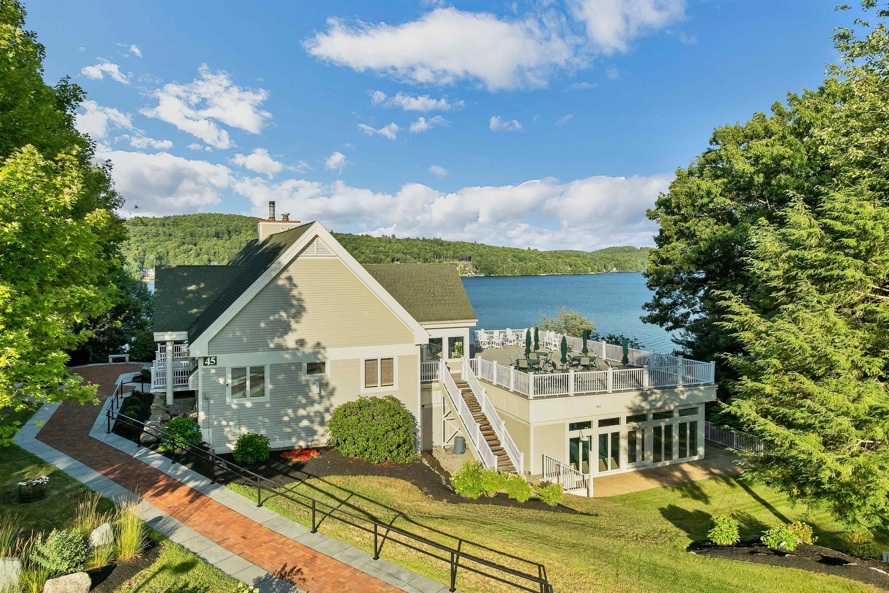 19 Hawk Ridge Rd, Meredith, NH 03253