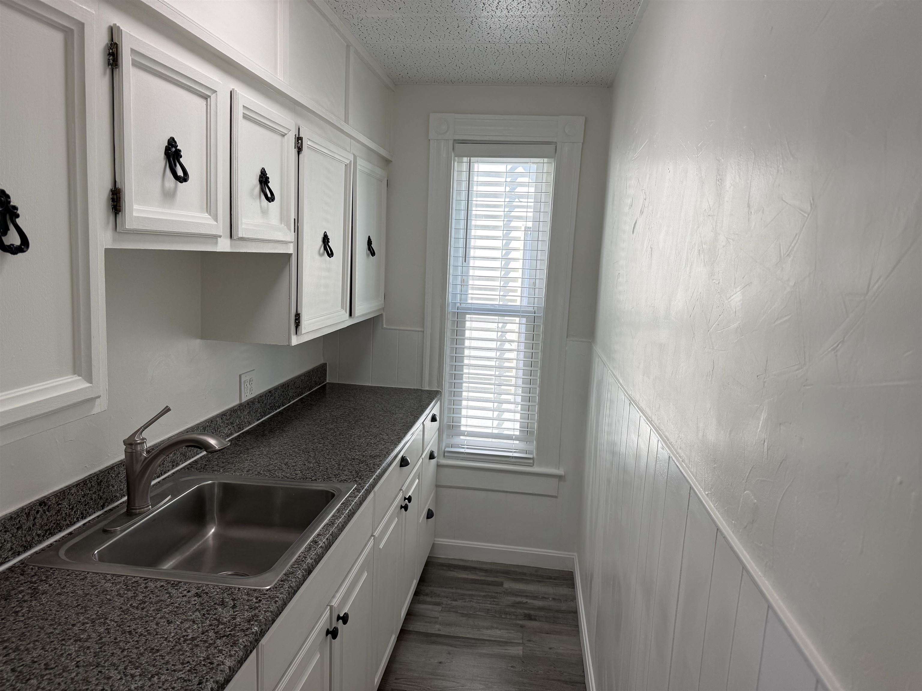 201 Cartier St #1, Manchester, NH 03102