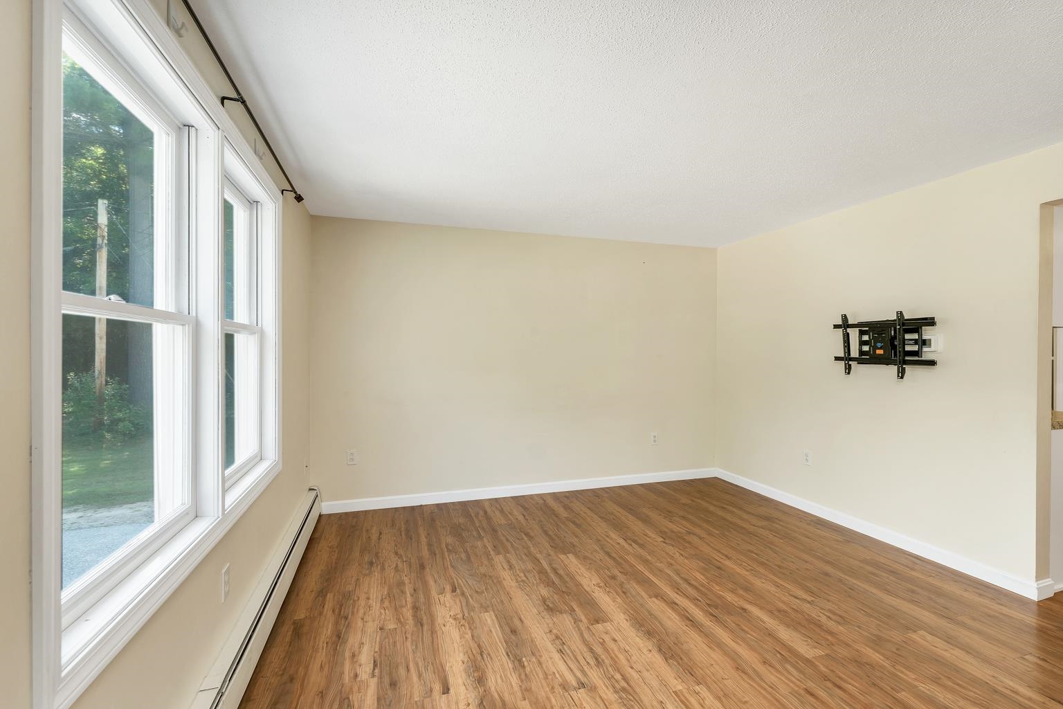 Living room, Unit 2