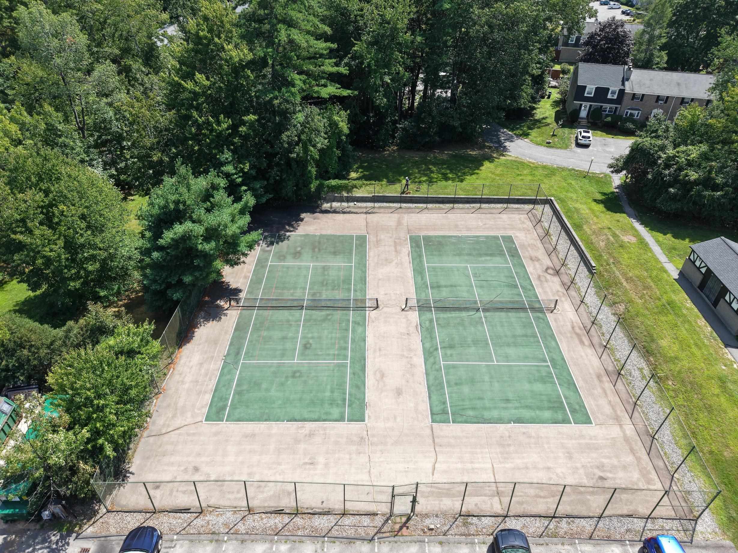 24 Fieldstone Dr, Londonderry, NH 03053