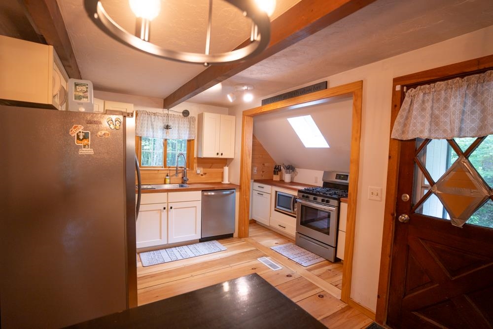 95 Eidelweiss Dr, Madison, NH 03849