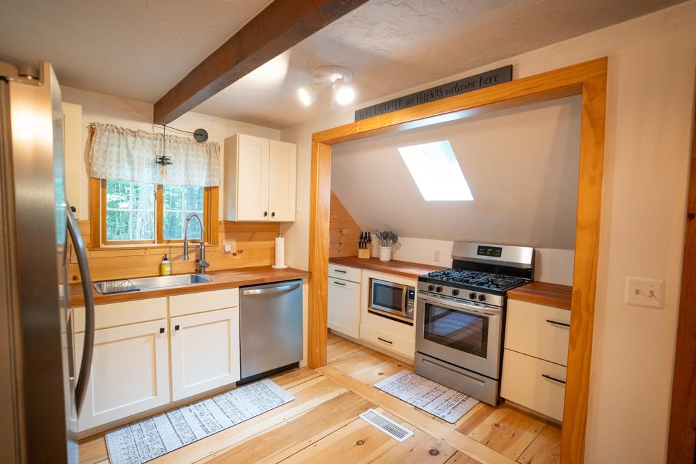95 Eidelweiss Dr, Madison, NH 03849