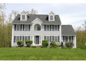 17 Cottonwood Rd, Plaistow, NH 03865
