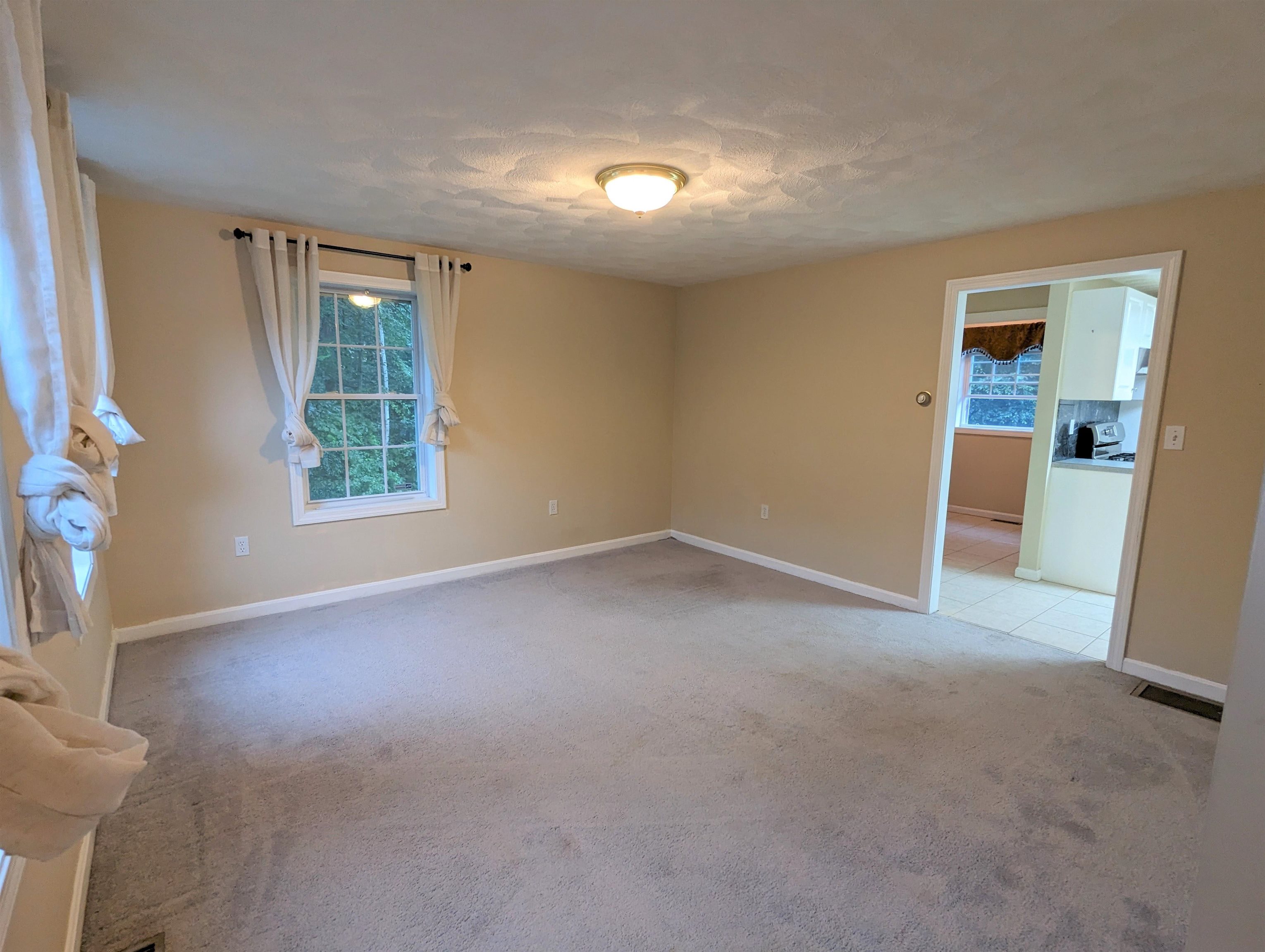 17 Cottonwood Rd, Plaistow, NH 03865