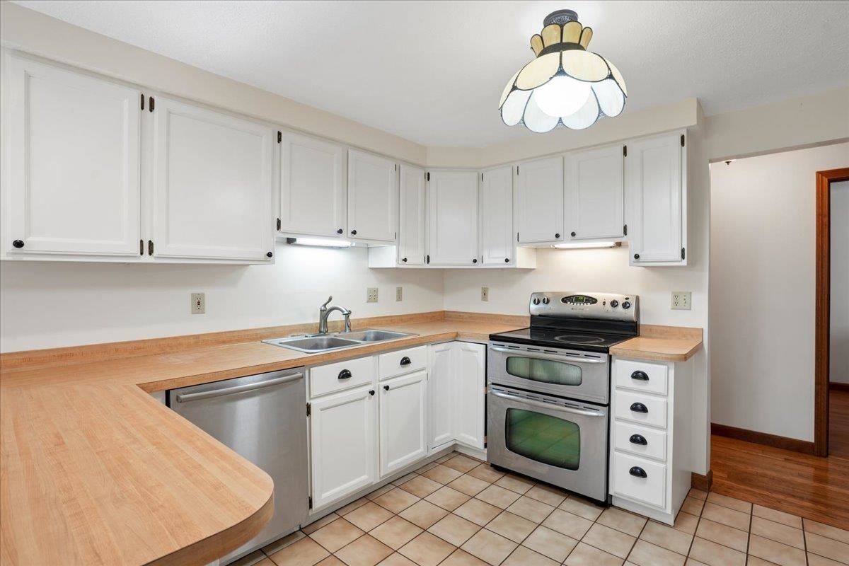 10 Standish Way, Amherst, NH 03031