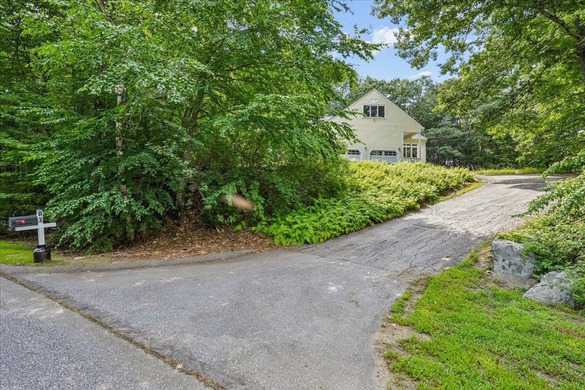 10 Standish Way, Amherst, NH 03031