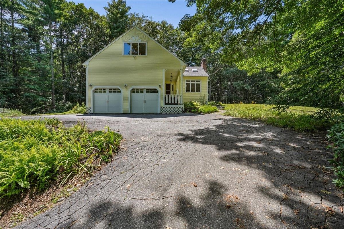 10 Standish Way, Amherst, NH 03031