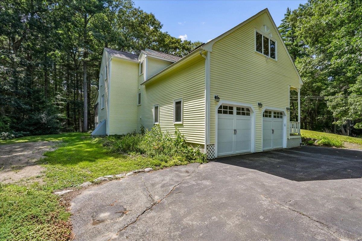 10 Standish Way, Amherst, NH 03031