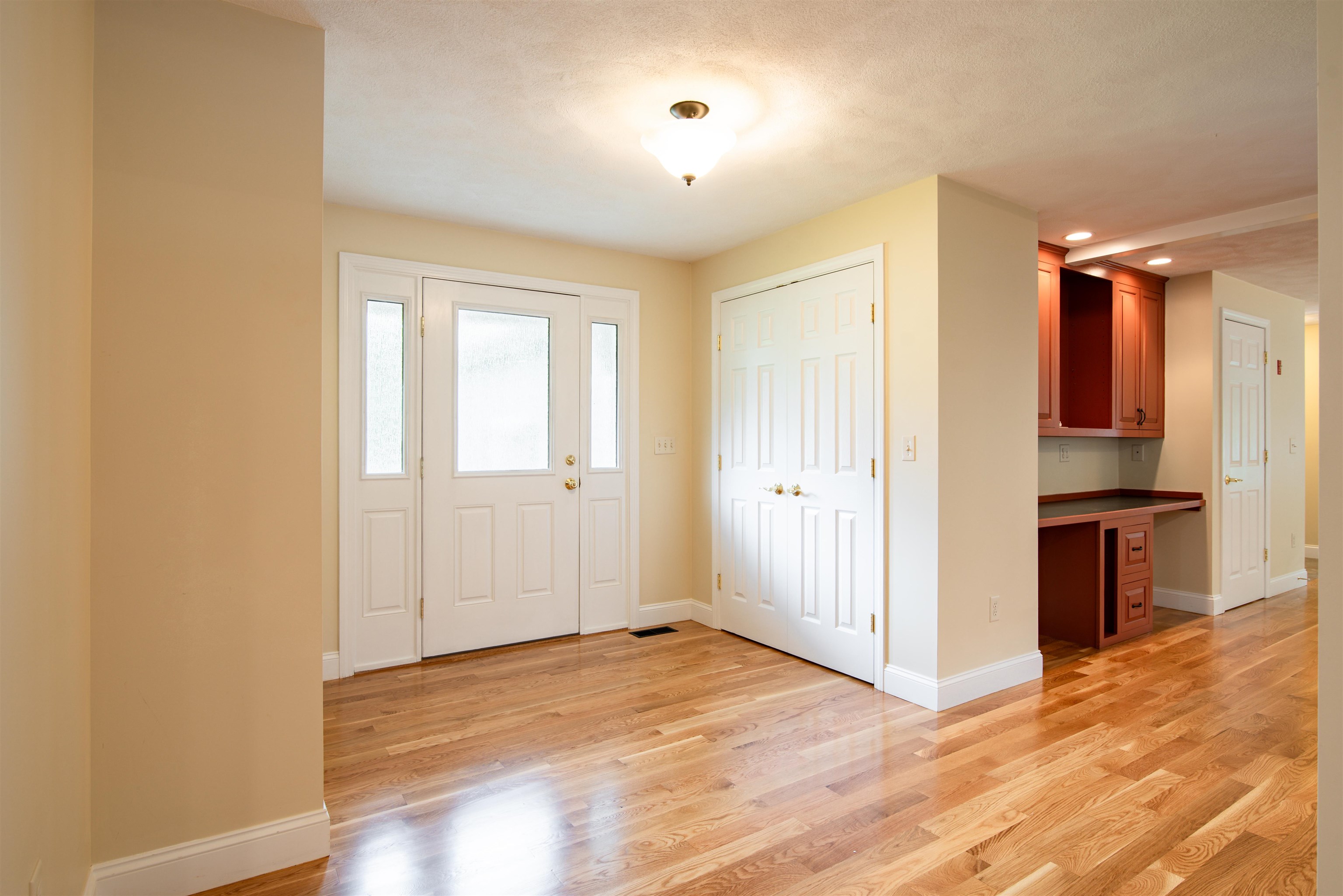8 Mulligan Dr, Dover, NH 03820