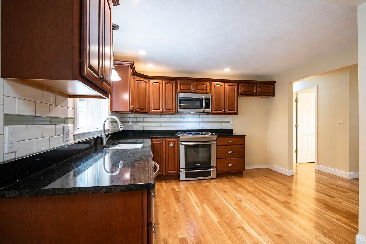8 Mulligan Dr, Dover, NH 03820