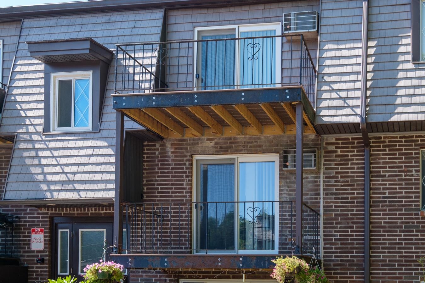 Photo 2 of Condo for sale at 2 Pembroke Dr #15, Derry, NH 03038 | MLS# 5105929 | Listing updated on 2026-09-16