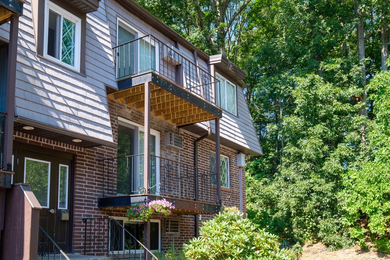 2 Pembroke Dr #15, Derry, NH 03038